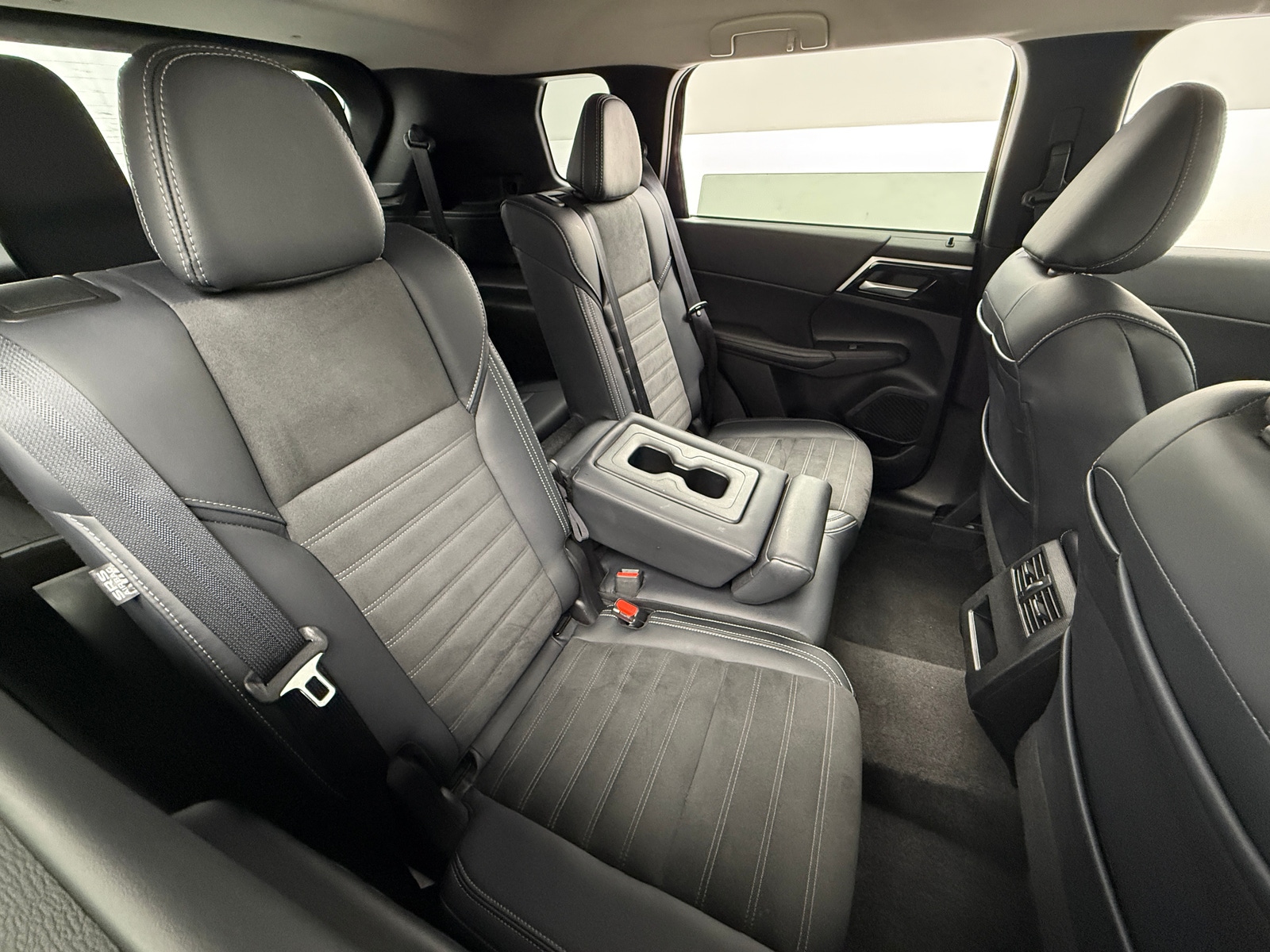 Thumbnail: 2024 Mitsubishi Outlander - 5