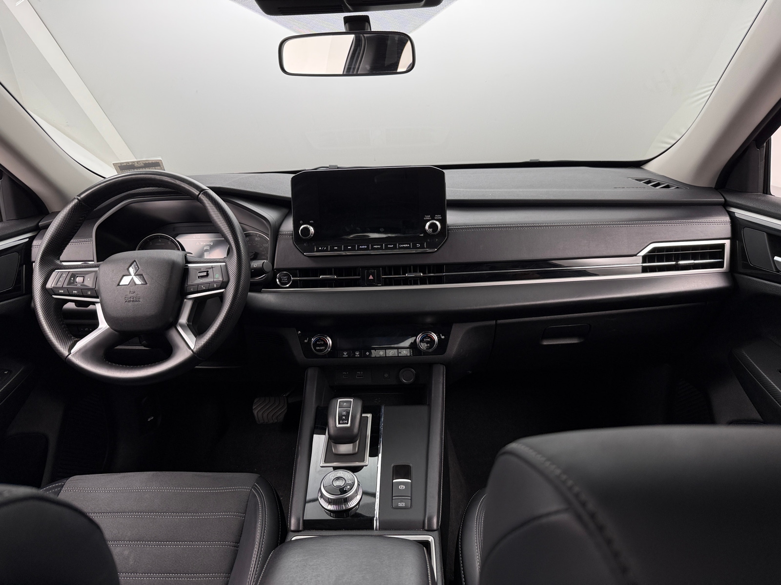 Thumbnail: 2024 Mitsubishi Outlander - 2