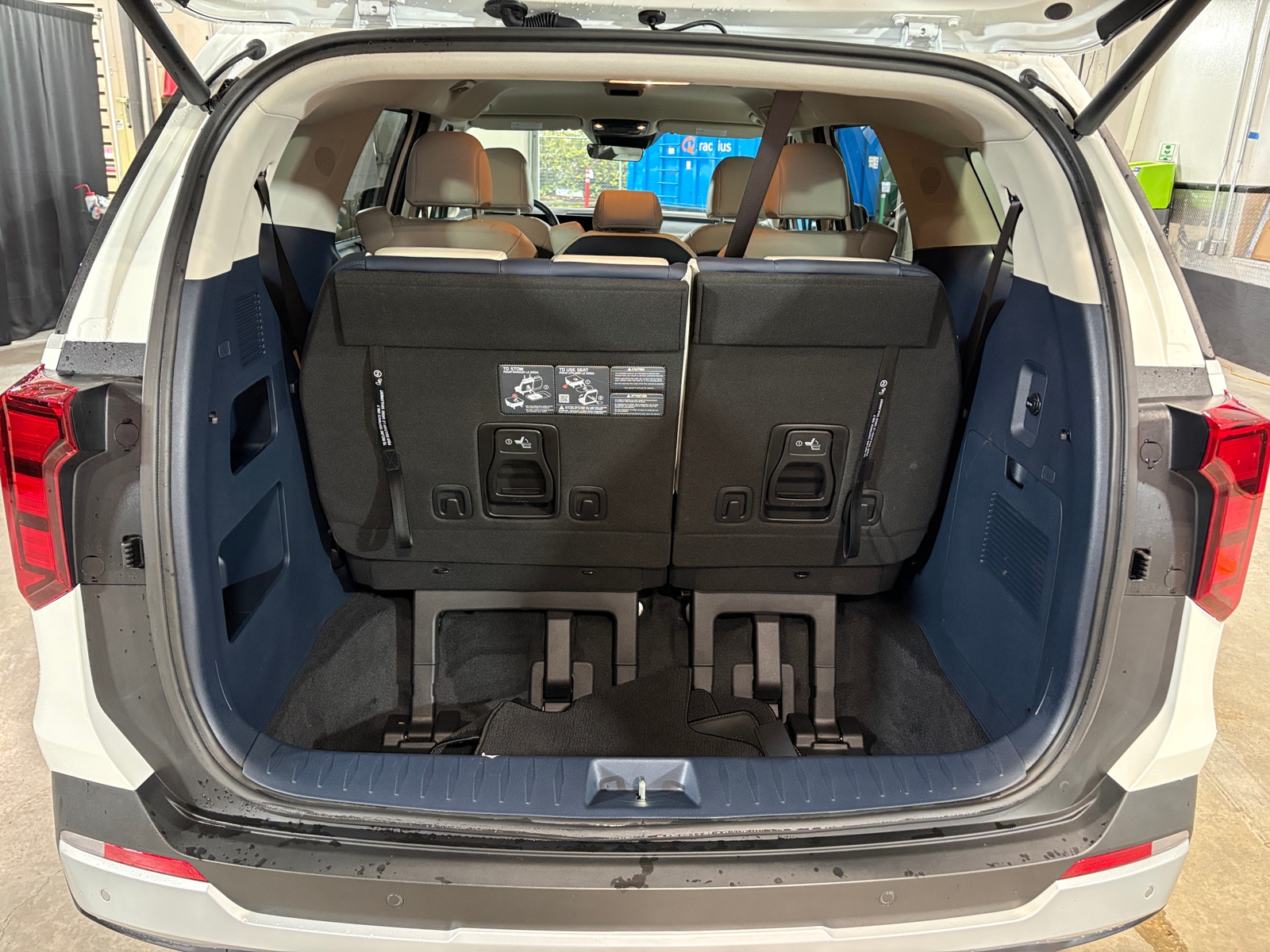 Thumbnail: 2025 Kia Carnival - 6