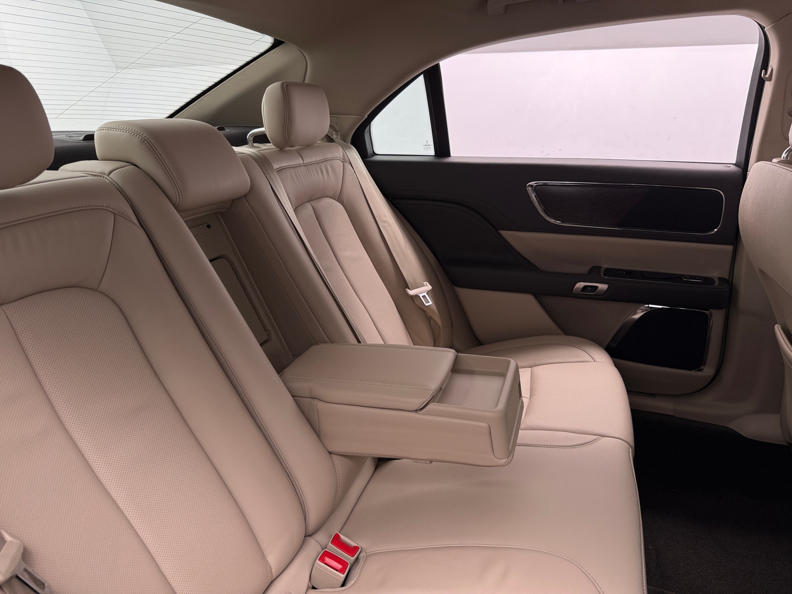 Thumbnail: 2017 Lincoln Continental - 5