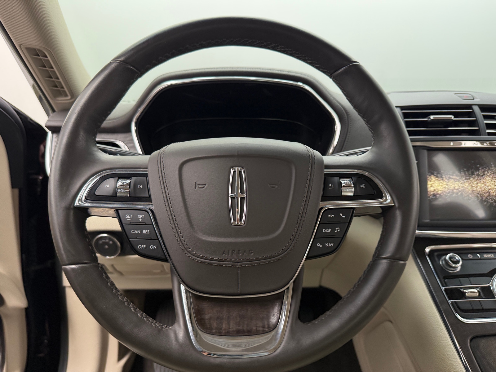 Thumbnail: 2017 Lincoln Continental - 4