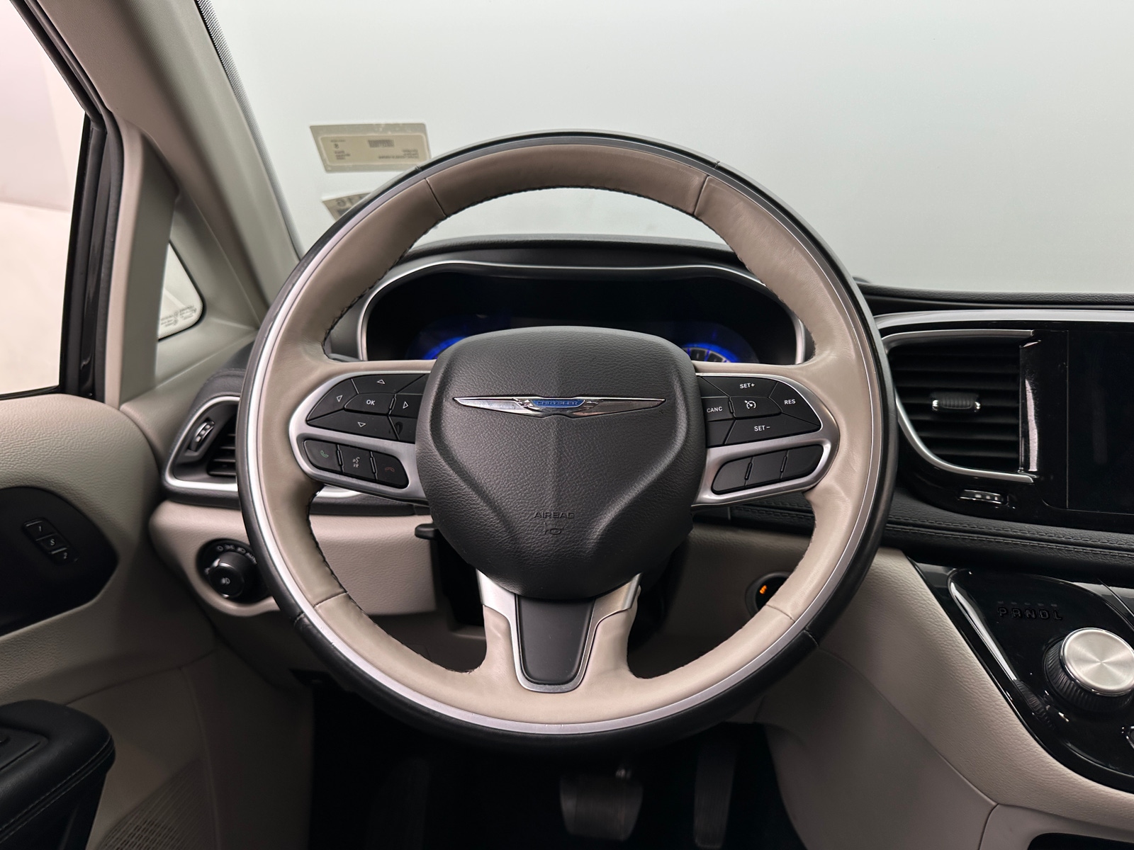 Thumbnail: 2020 Chrysler Pacifica - 4