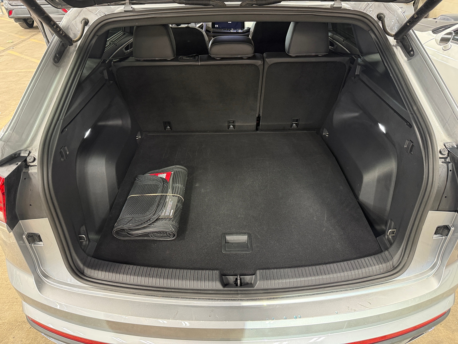 Thumbnail: 2025 Volkswagen Atlas - 6