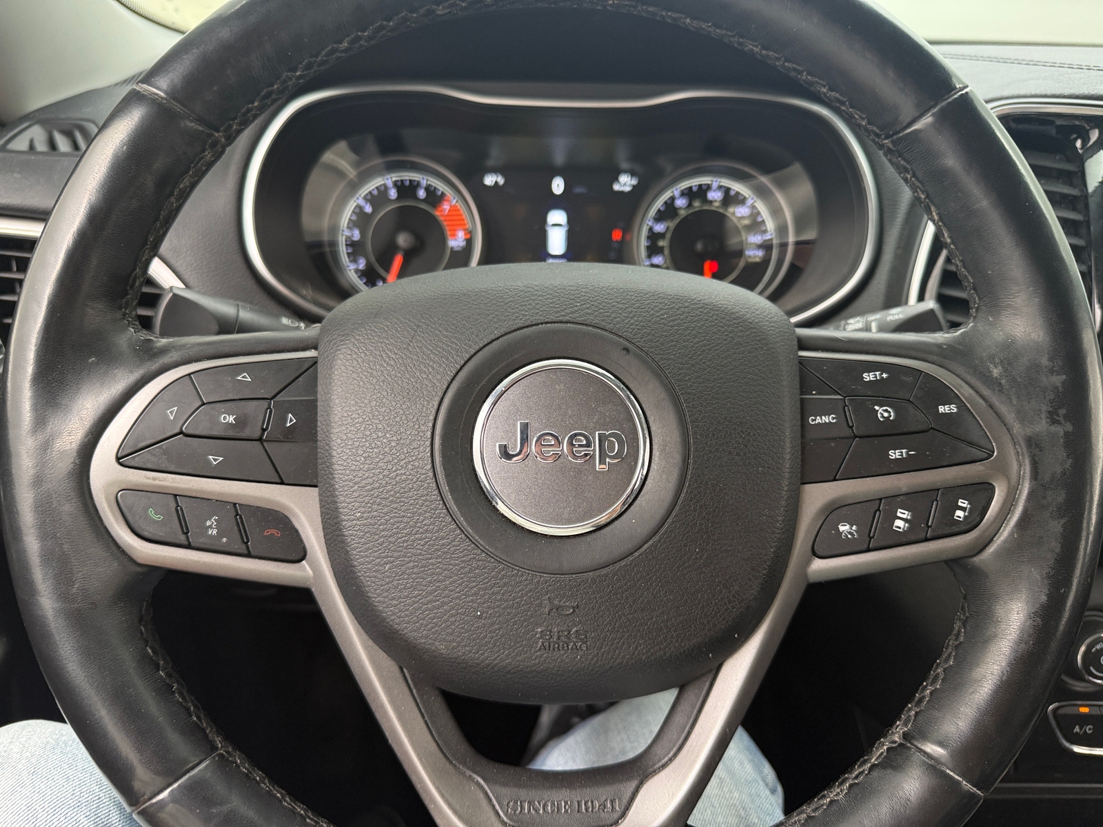 Thumbnail: 2019 Jeep Cherokee - 4