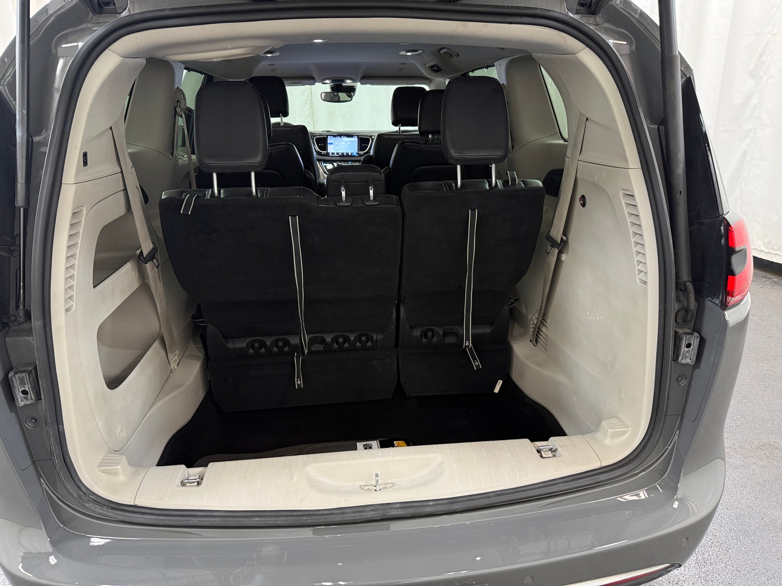 Thumbnail: 2022 Chrysler Pacifica - 6