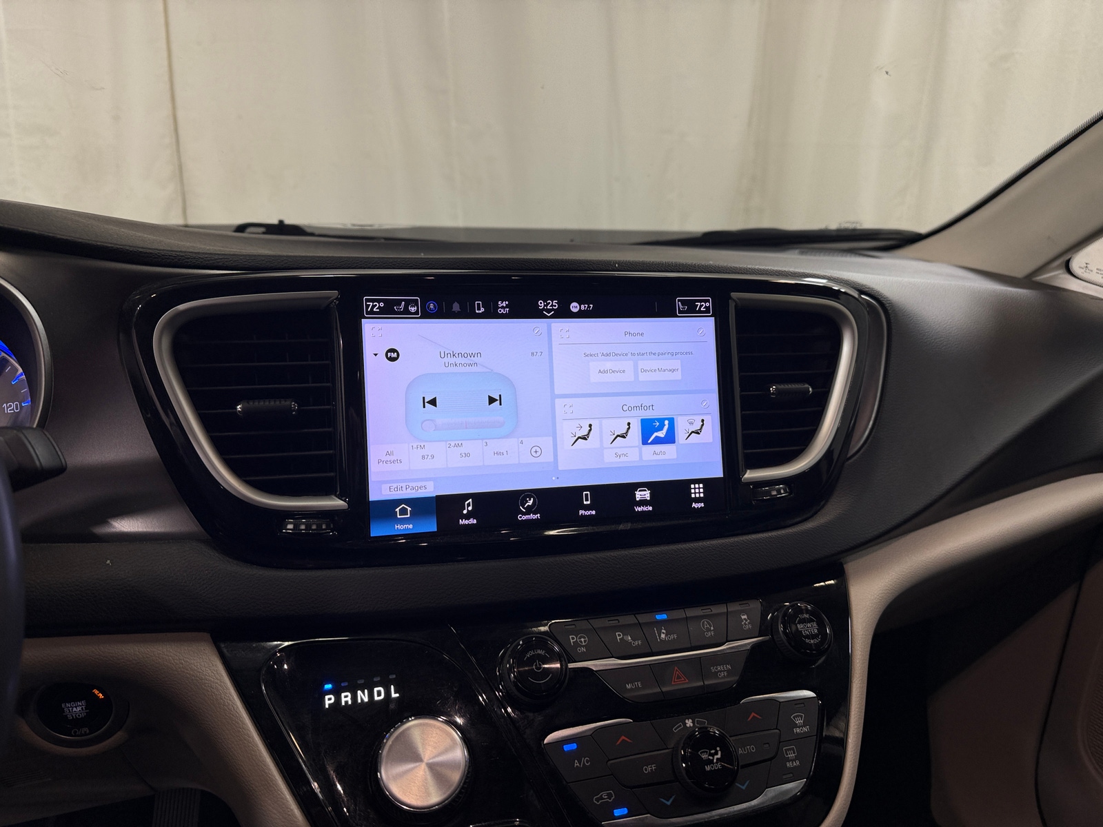 Thumbnail: 2022 Chrysler Pacifica - 3