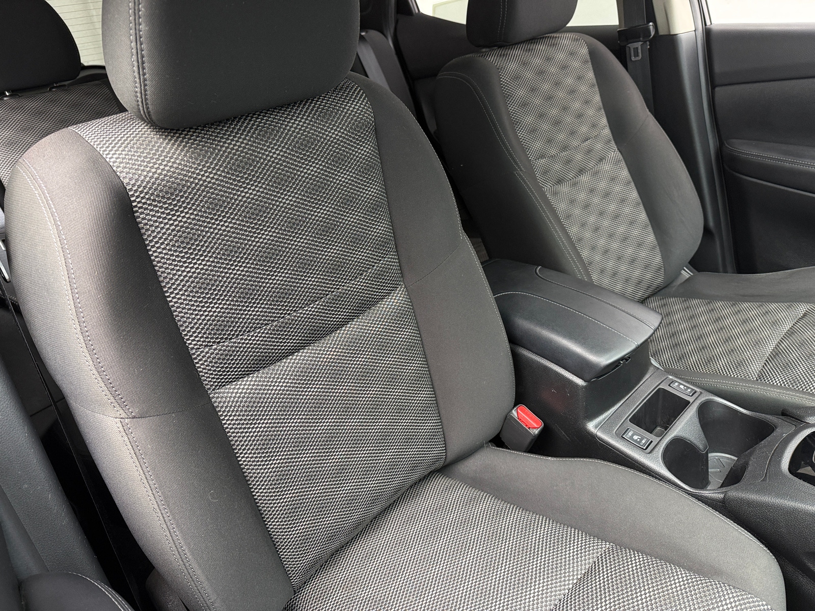 Thumbnail: 2017 Nissan Rogue Sport - 2