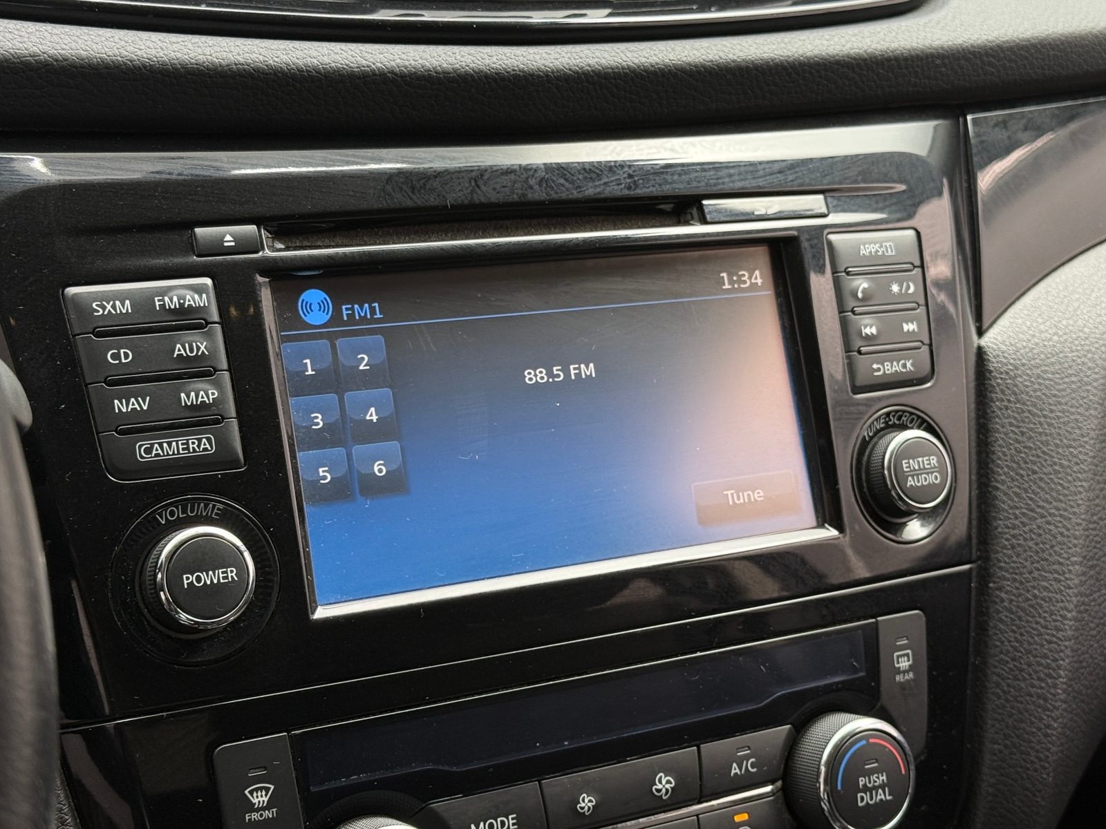 Thumbnail: 2017 Nissan Rogue Sport - 4