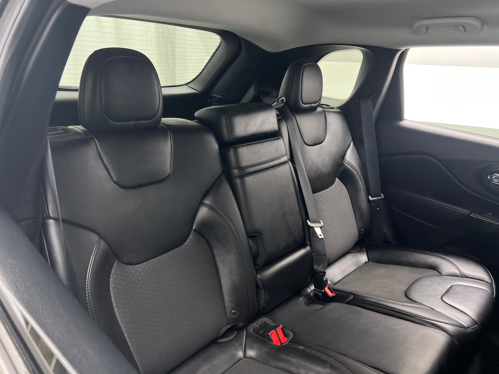 Thumbnail: 2019 Jeep Cherokee - 6