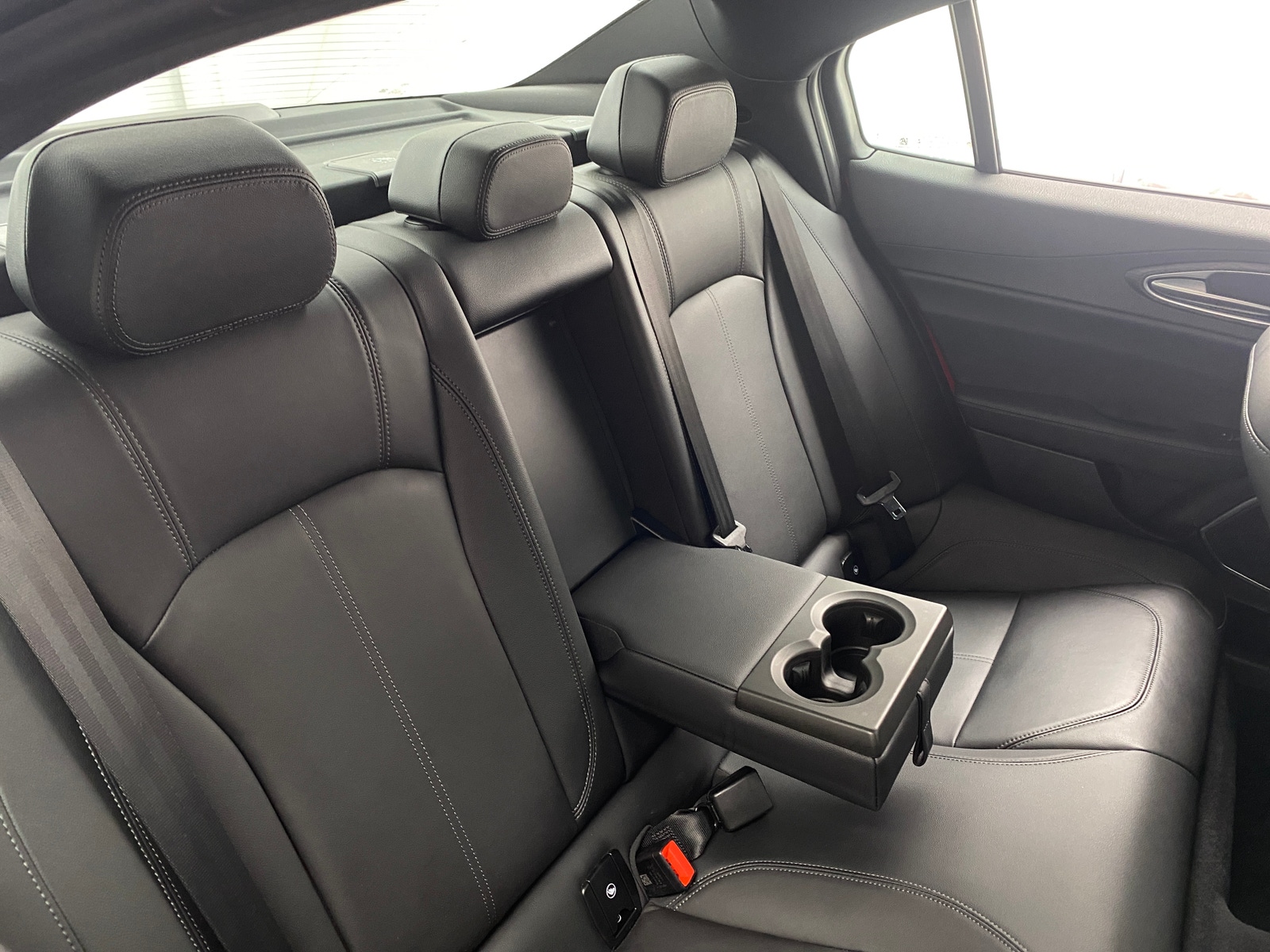 Thumbnail: 2022 Alfa Romeo Giulia - 5