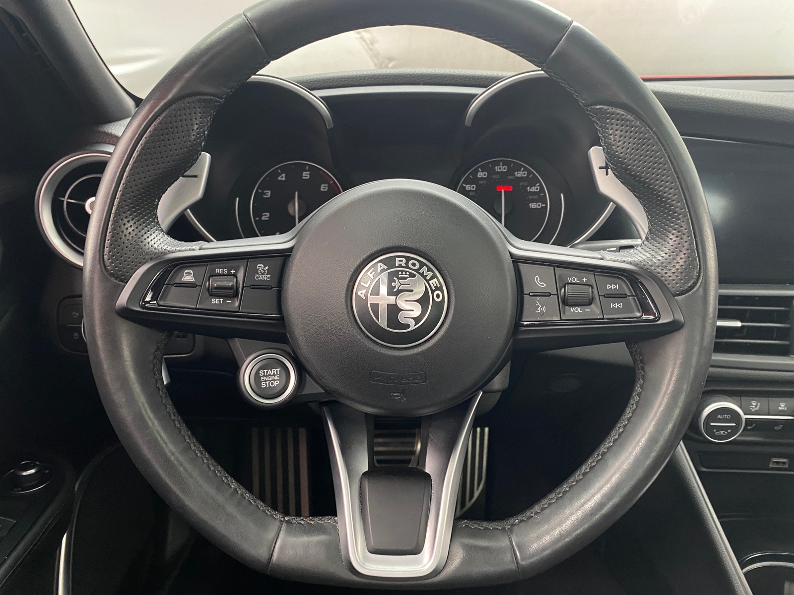 Thumbnail: 2022 Alfa Romeo Giulia - 4