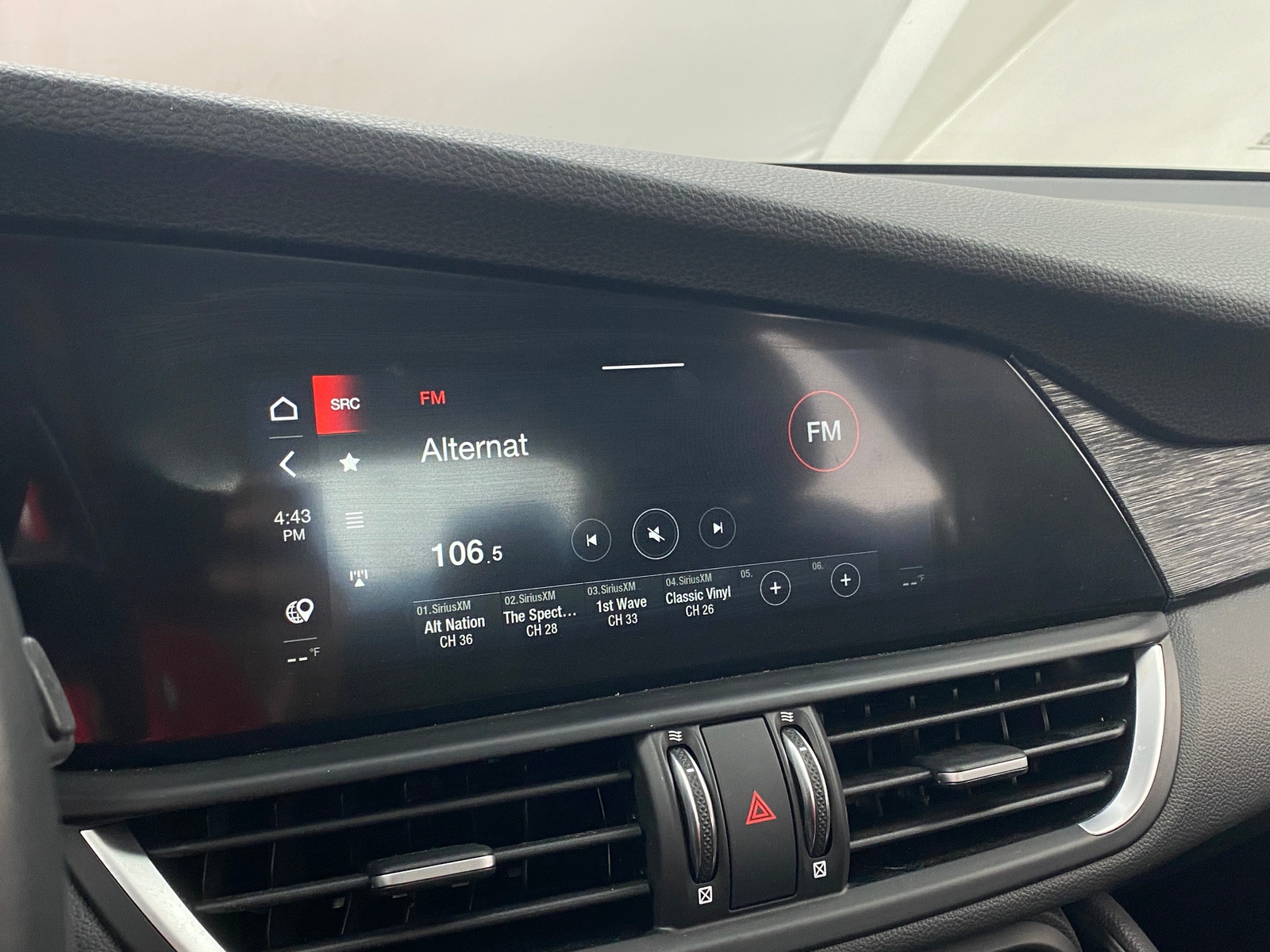 Thumbnail: 2022 Alfa Romeo Giulia - 3