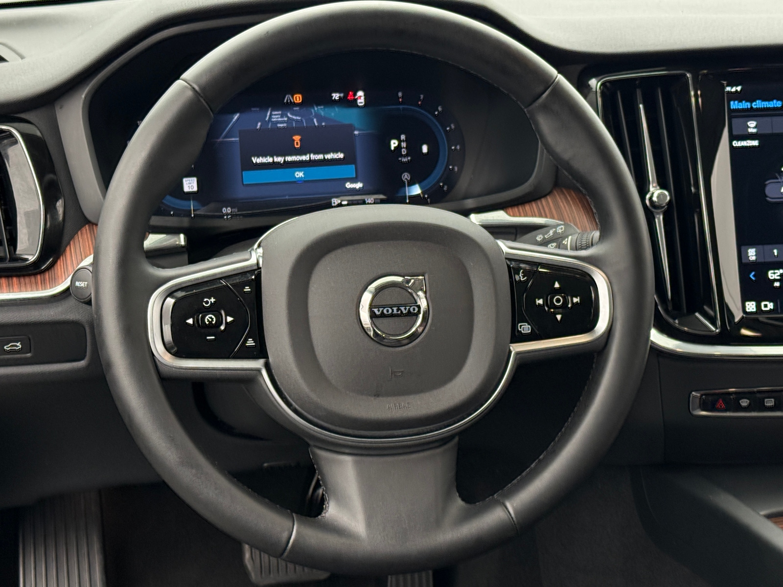 Thumbnail: 2025 Volvo V60 - 4