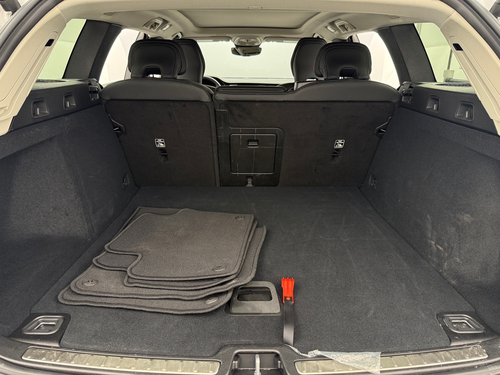 Thumbnail: 2025 Volvo V60 - 6