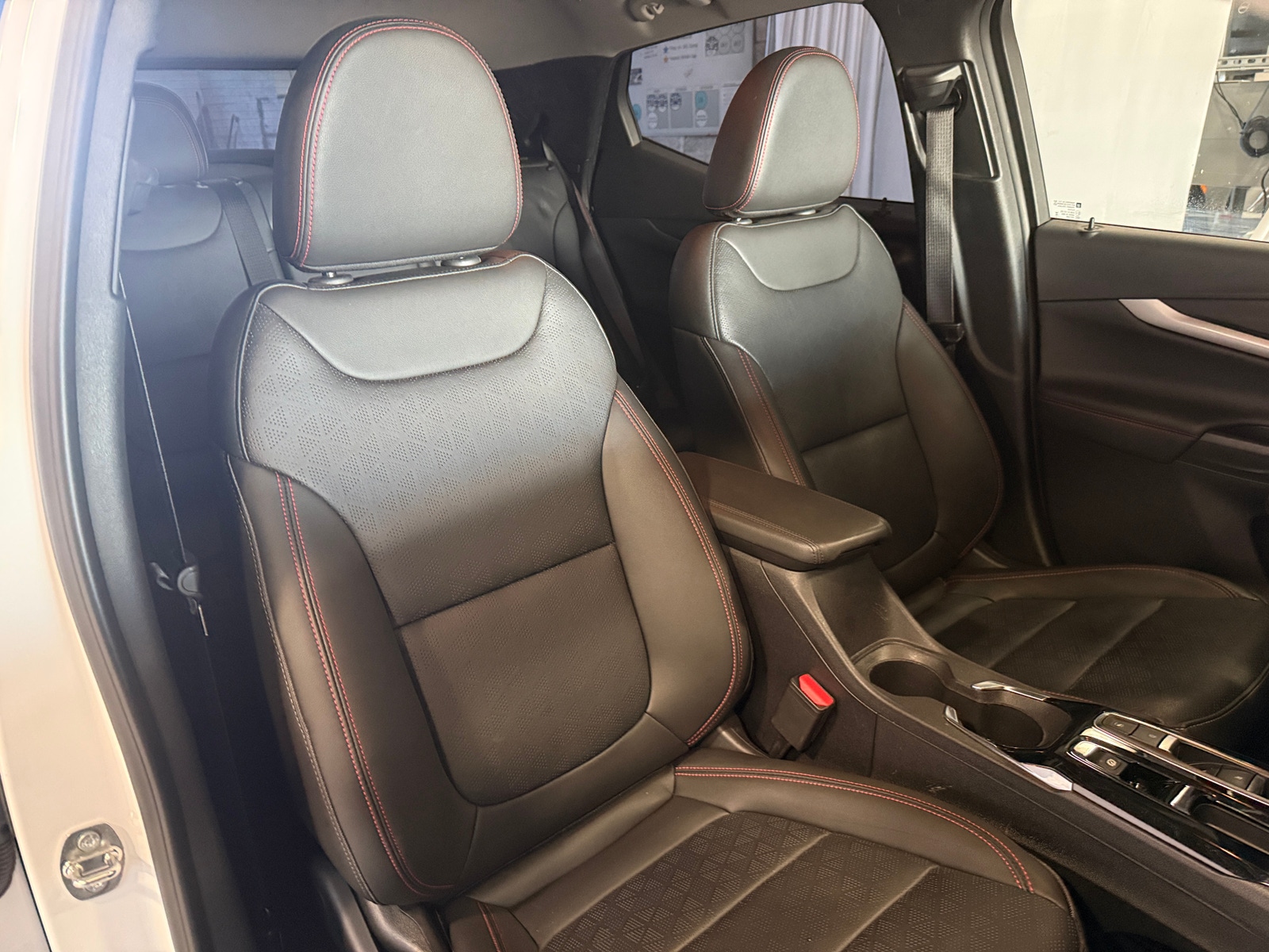 Thumbnail: 2023 Chevrolet Bolt EUV - 2