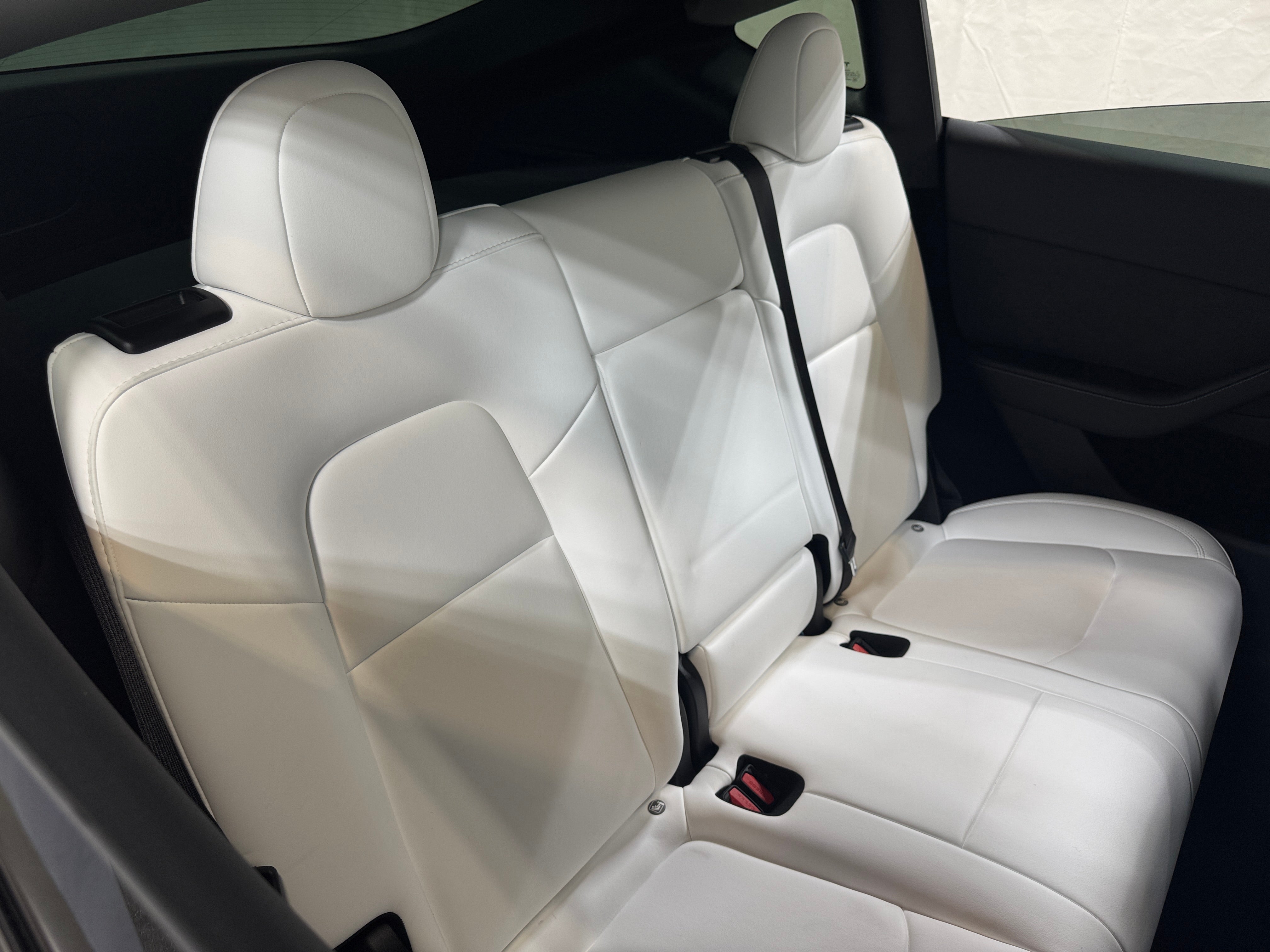 Used 2024 Tesla Model Y Long Range with VIN 7SAYGDEE6RA270794 for sale in Oak Creek, WI