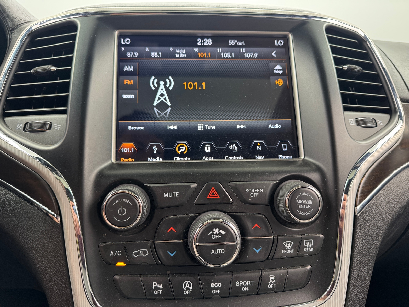 Thumbnail: 2018 Jeep Grand Cherokee - 3