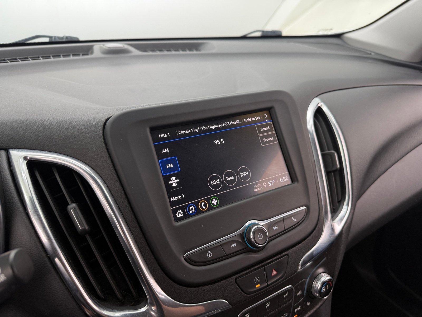 Thumbnail: 2022 Chevrolet Equinox - 4