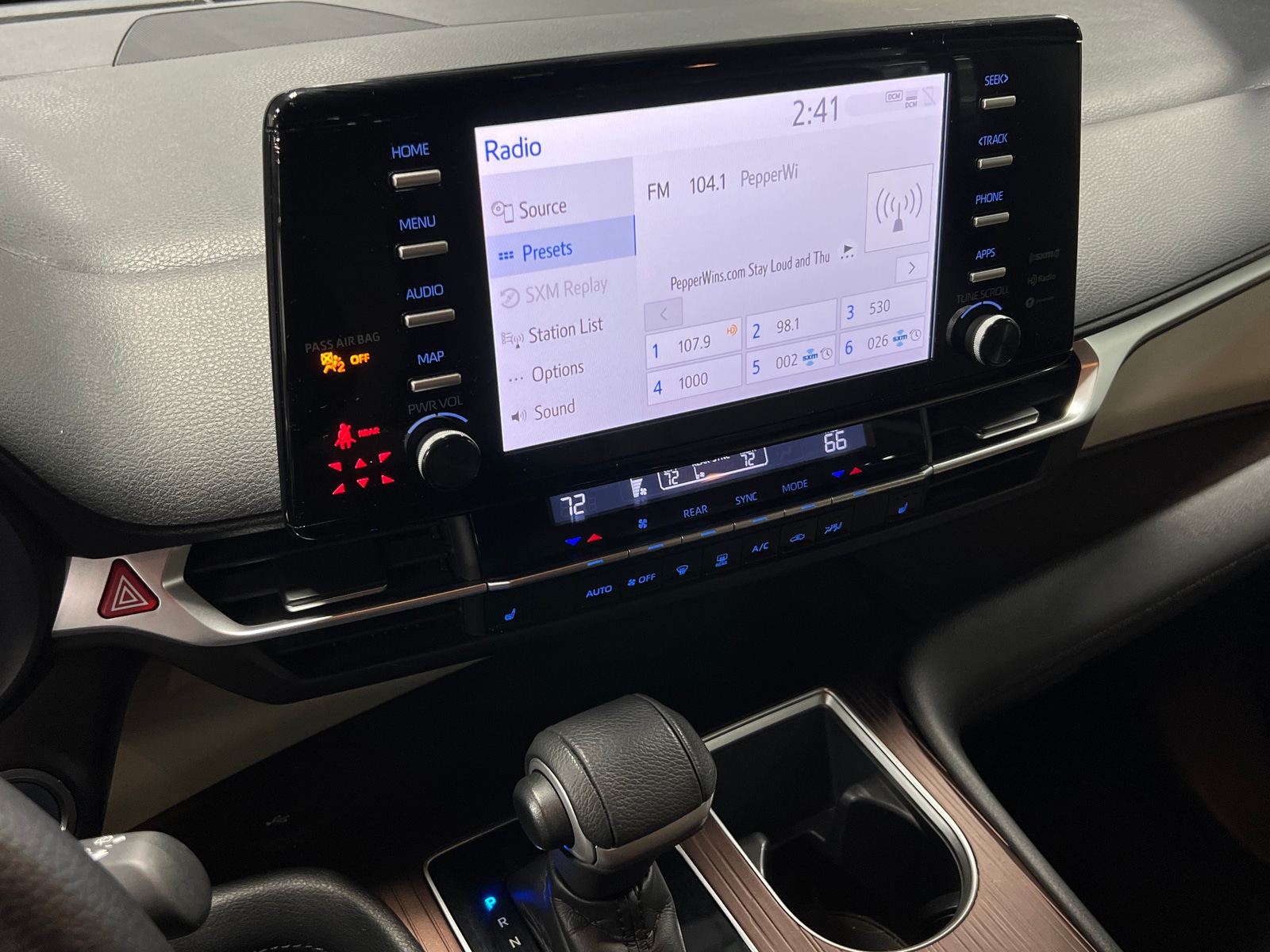 Thumbnail: 2021 Toyota Sienna - 3