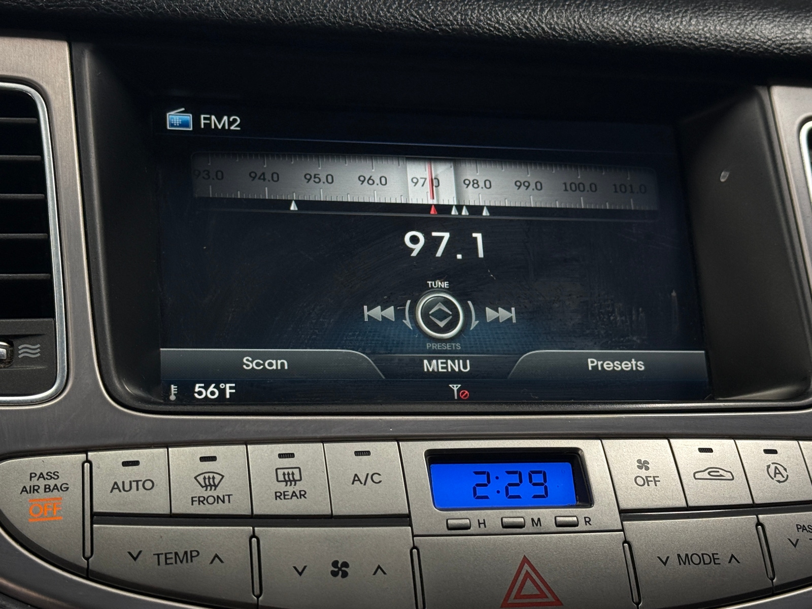 Thumbnail: 2014 Hyundai Genesis - 3