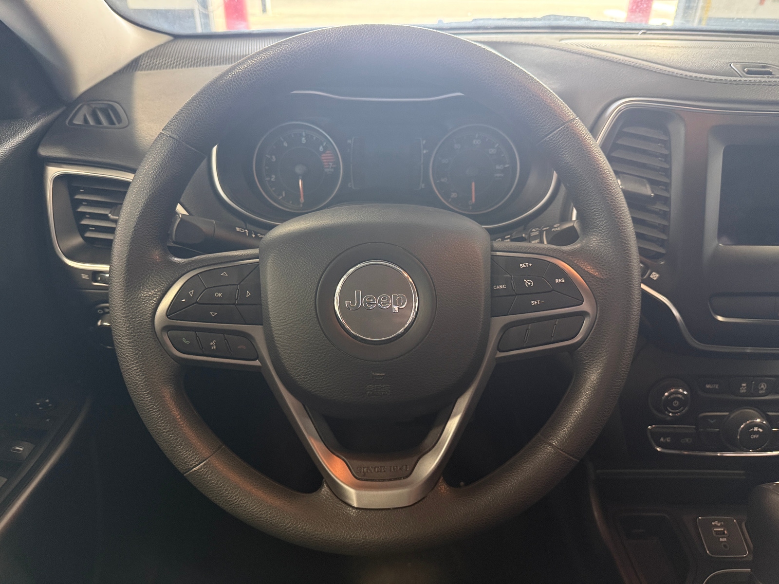 Thumbnail: 2020 Jeep Cherokee - 5