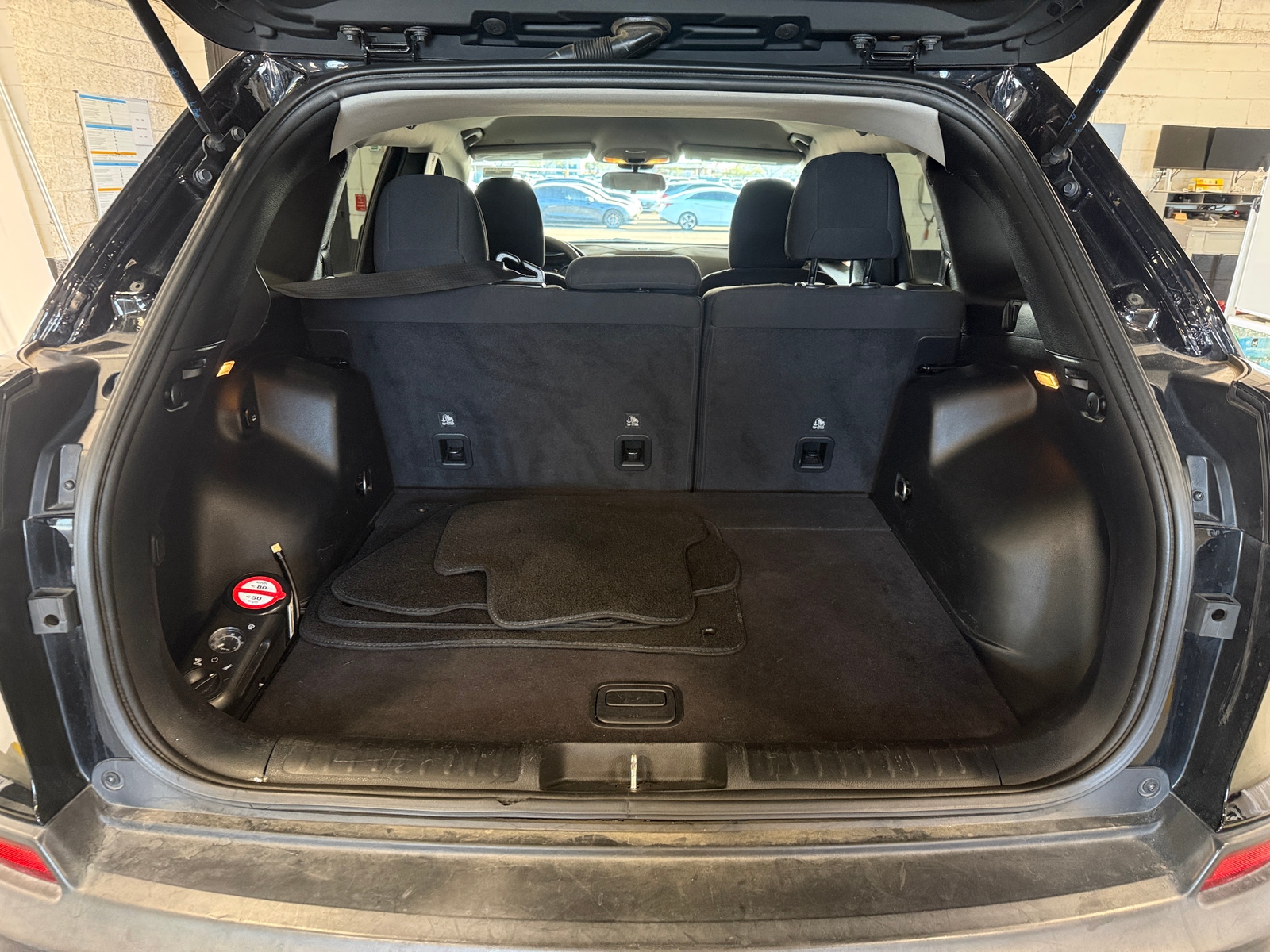 Thumbnail: 2020 Jeep Cherokee - 7