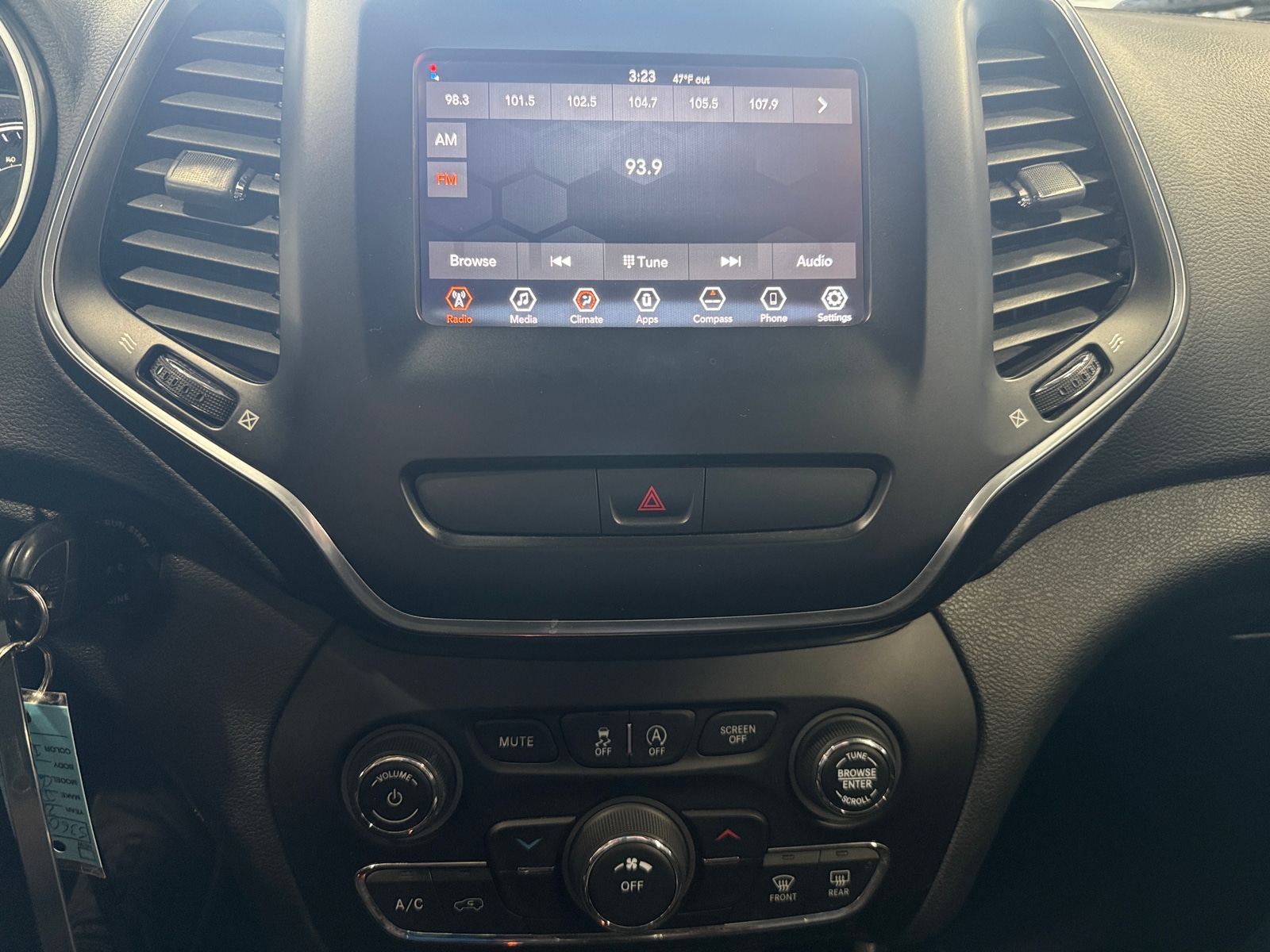 Thumbnail: 2020 Jeep Cherokee - 4