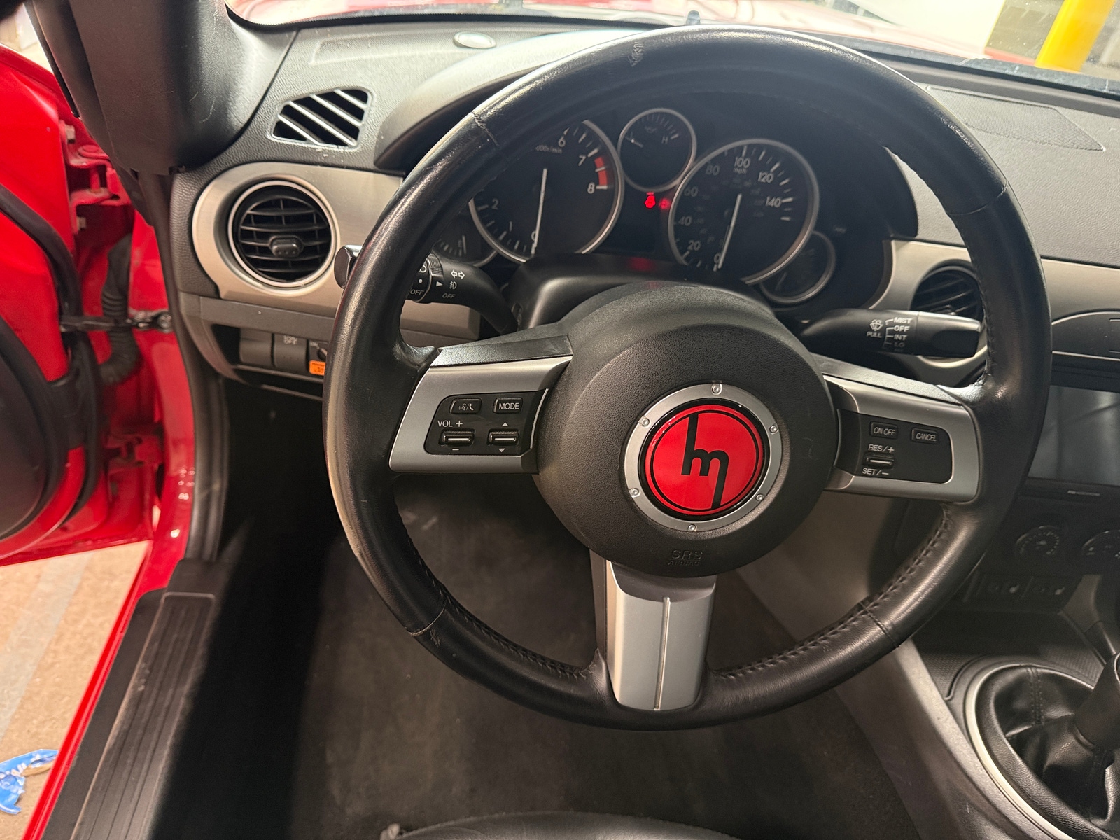 Thumbnail: 2010 Mazda MX-5 Miata - 4