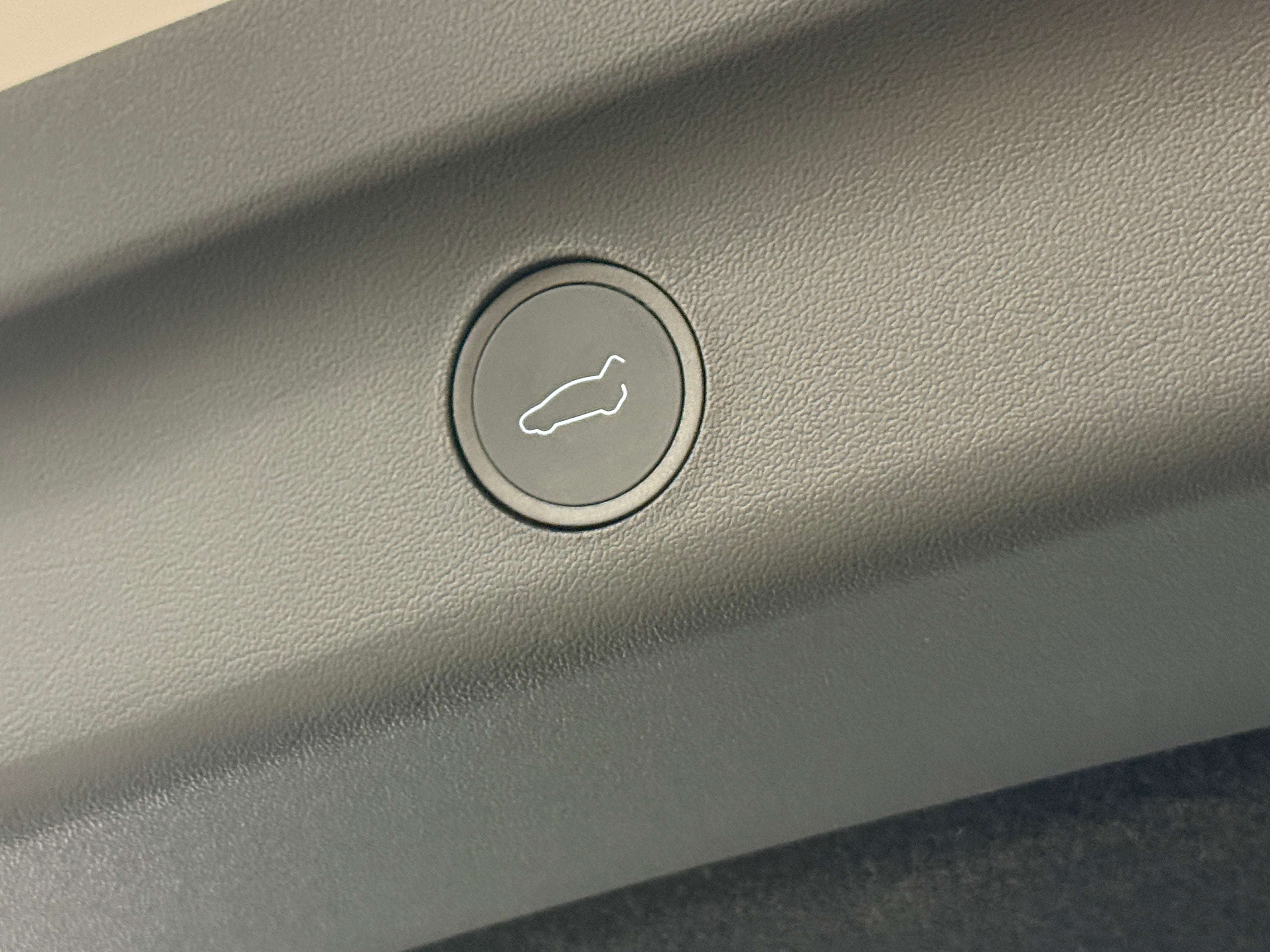 Used 2024 Tesla Model Y Long Range with VIN 7SAYGDEE6RF164316 for sale in Oak Creek, WI