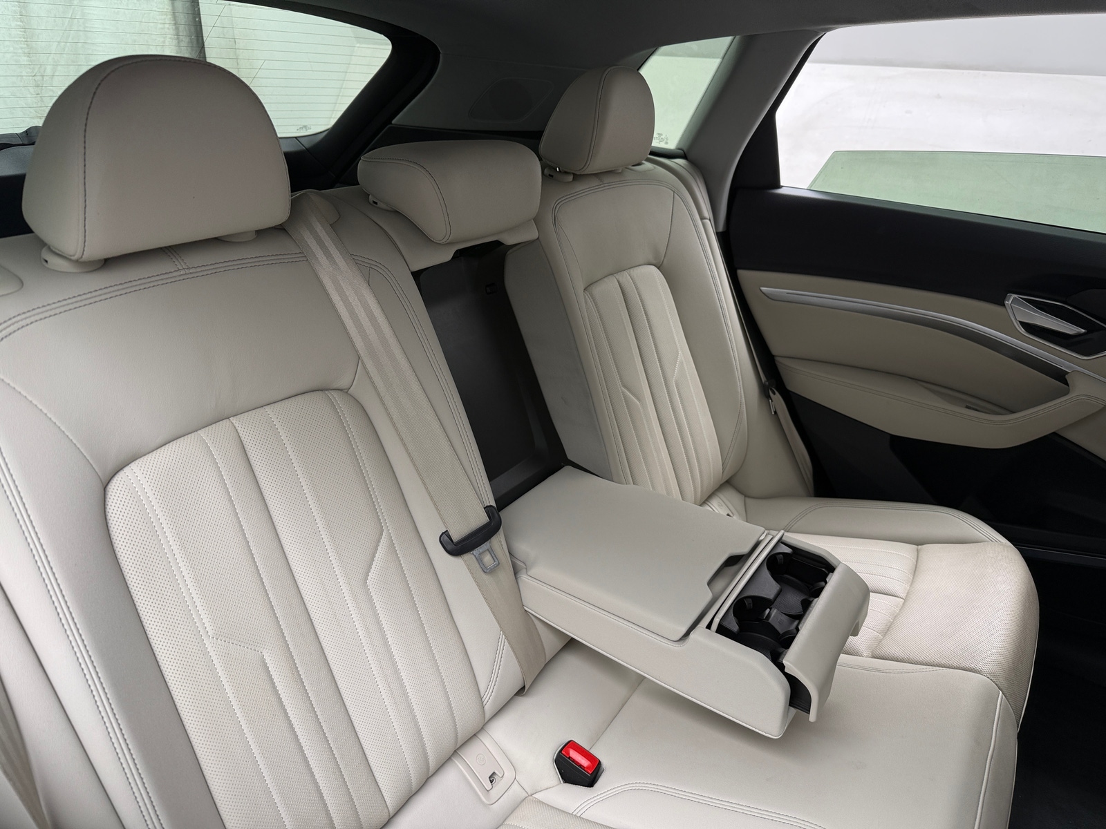 Thumbnail: 2022 Audi e-tron - 5