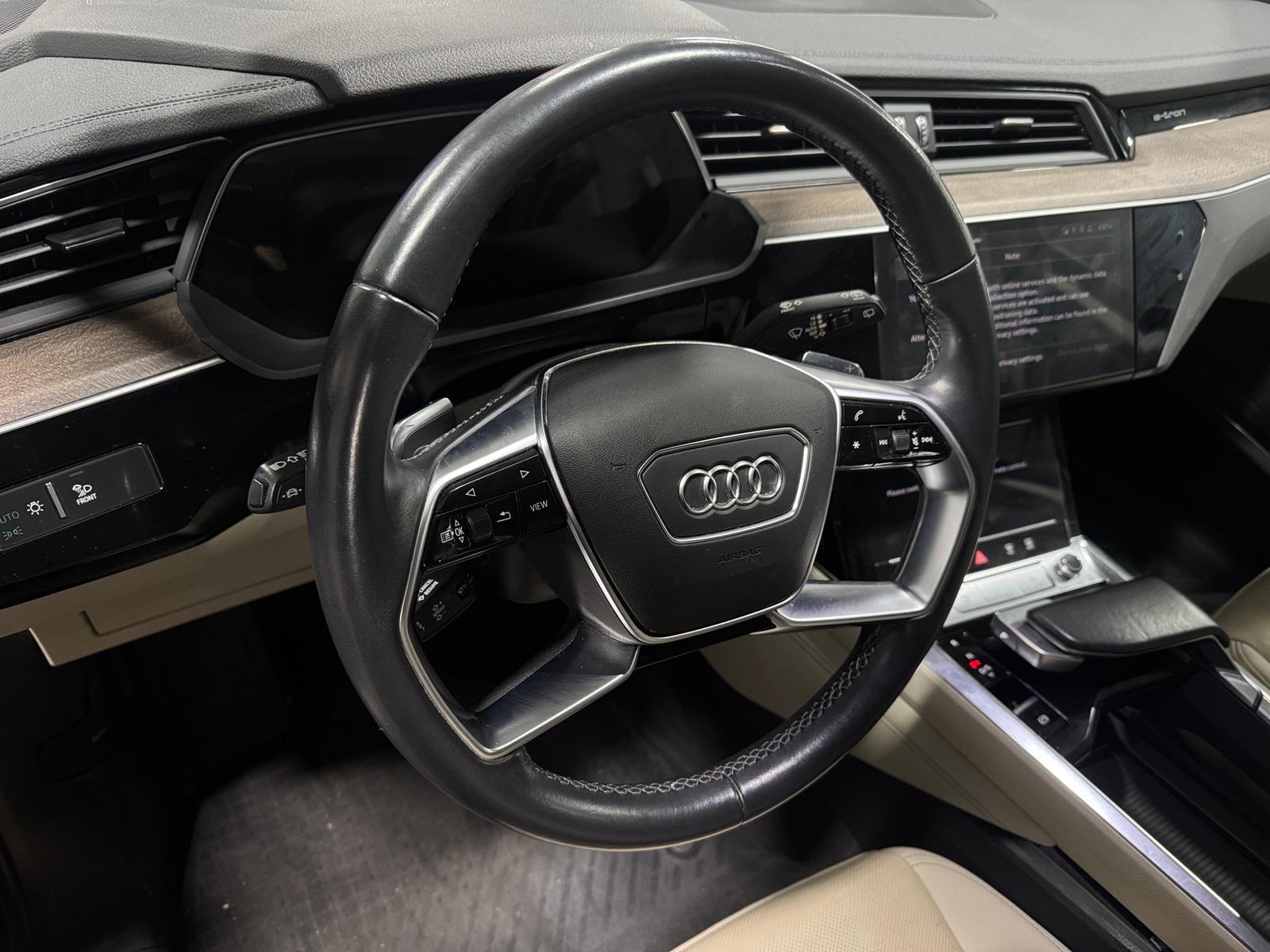 Thumbnail: 2022 Audi e-tron - 4