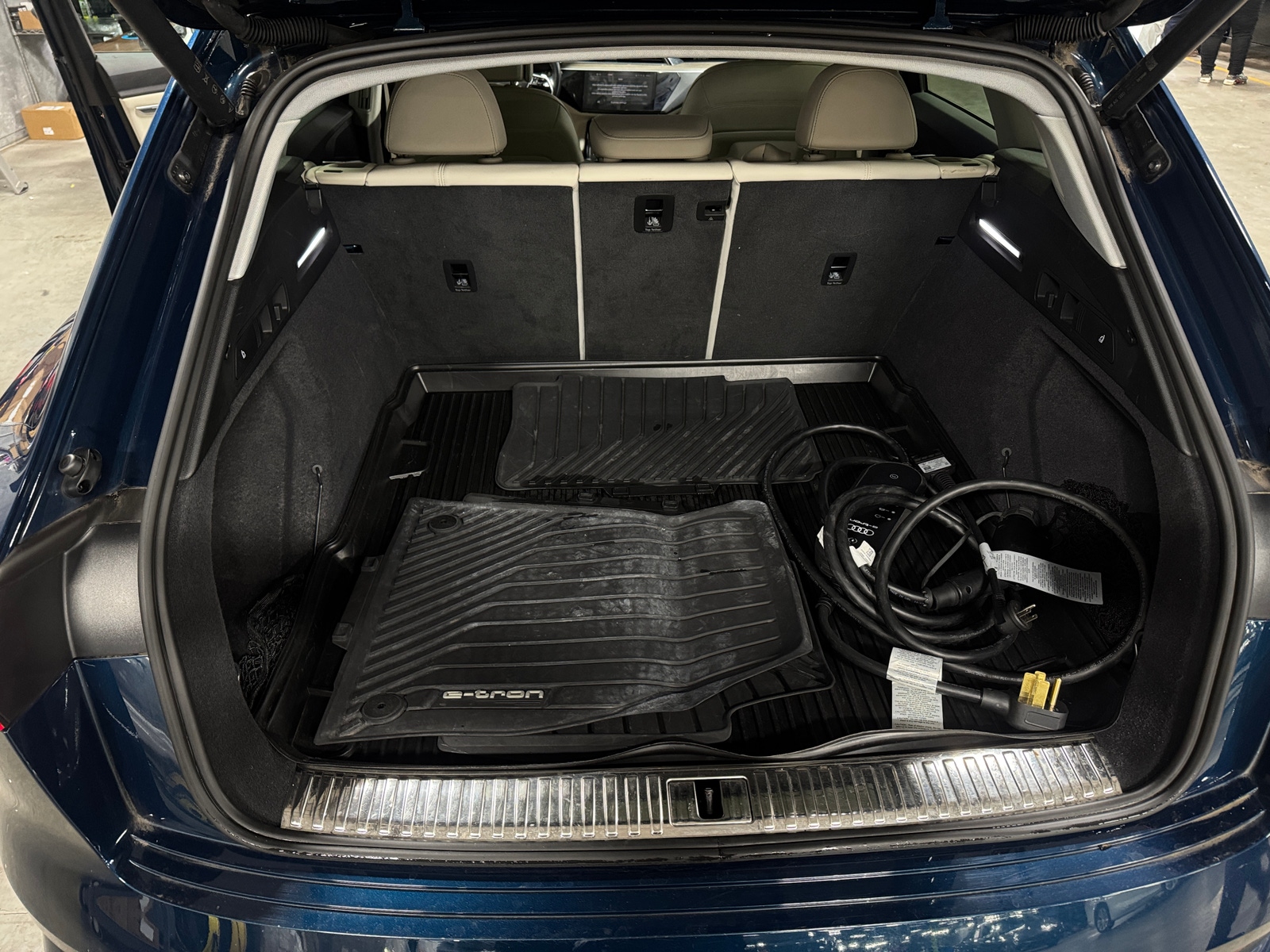 Thumbnail: 2022 Audi e-tron - 6