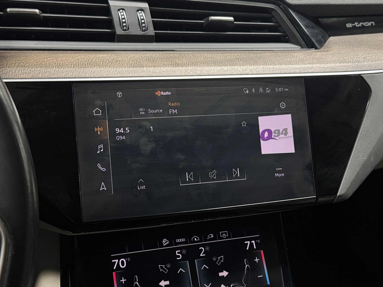 Thumbnail: 2022 Audi e-tron - 3