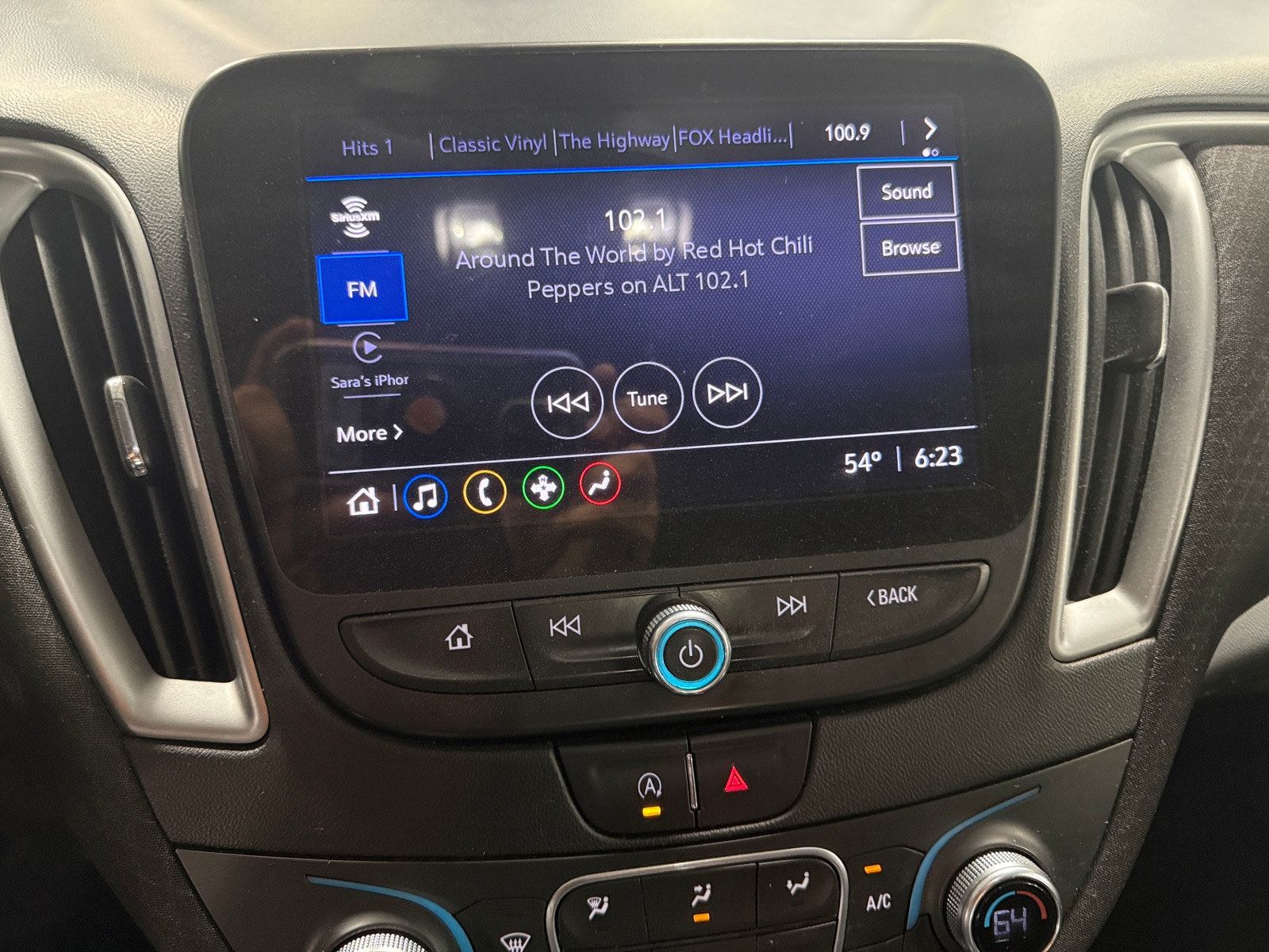 Thumbnail: 2022 Chevrolet Malibu - 4