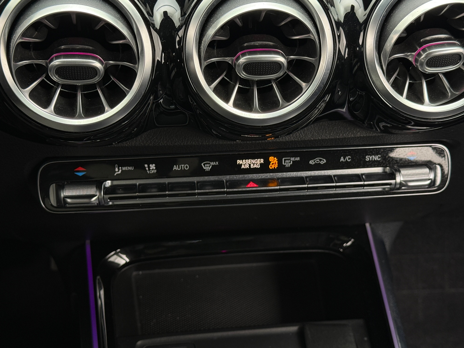 Thumbnail: 2020 Mercedes-Benz GLB - 3