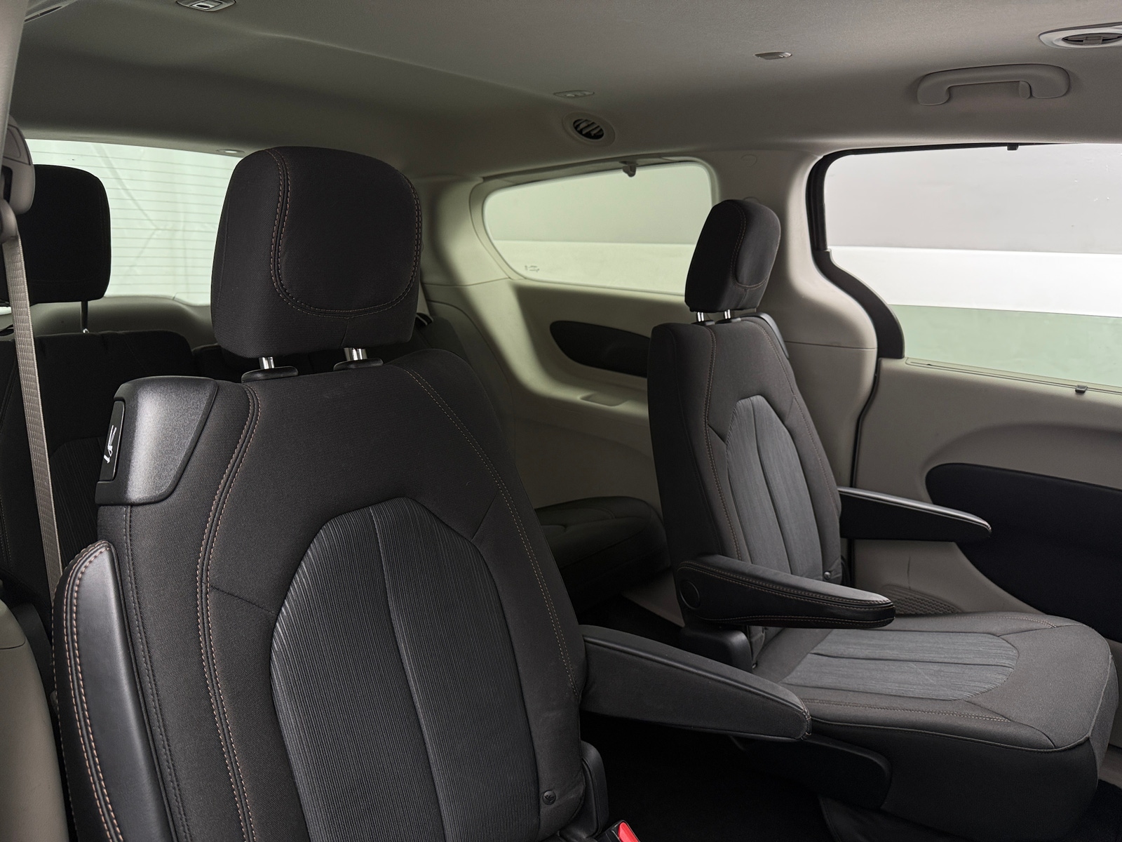 Thumbnail: 2020 Chrysler Pacifica - 6