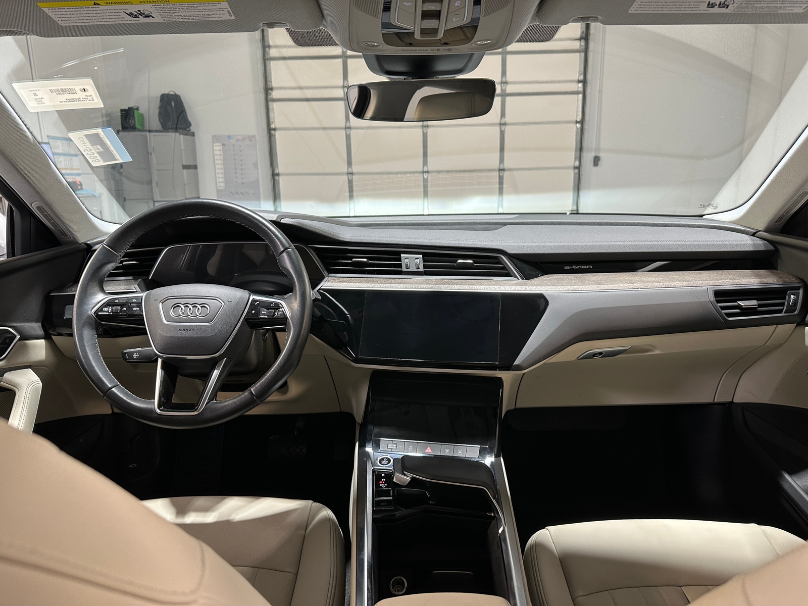 Thumbnail: 2022 Audi e-tron S - 2