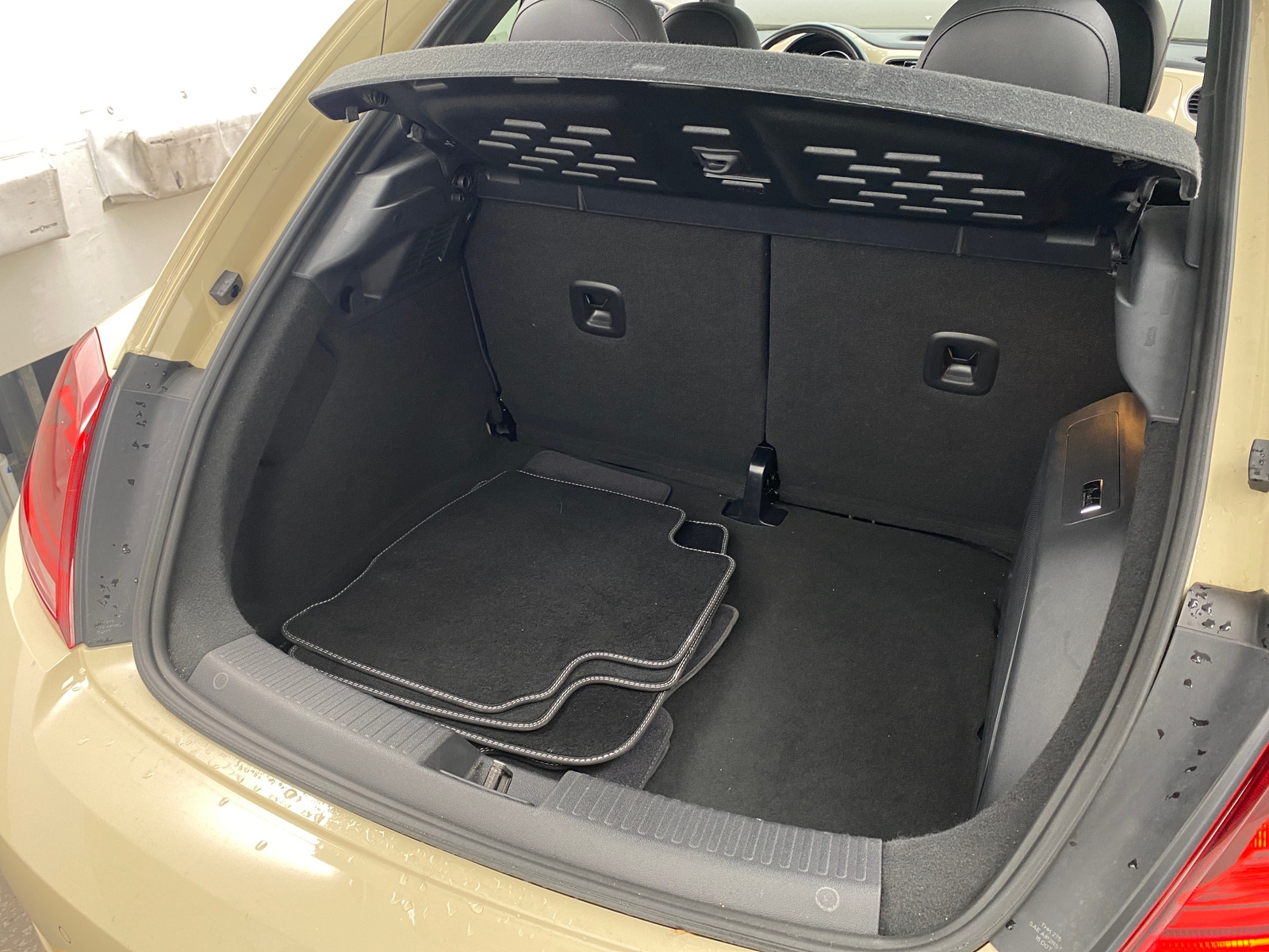 Thumbnail: 2019 Volkswagen Beetle - 6