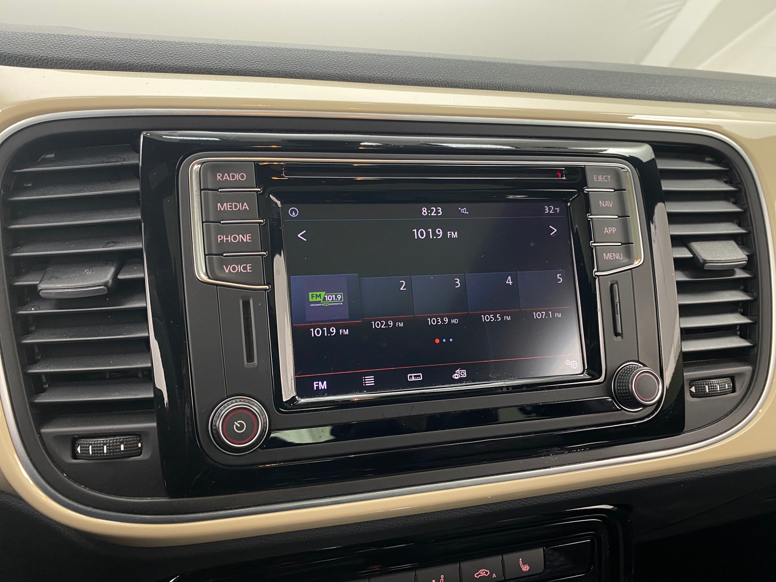 Thumbnail: 2019 Volkswagen Beetle - 3