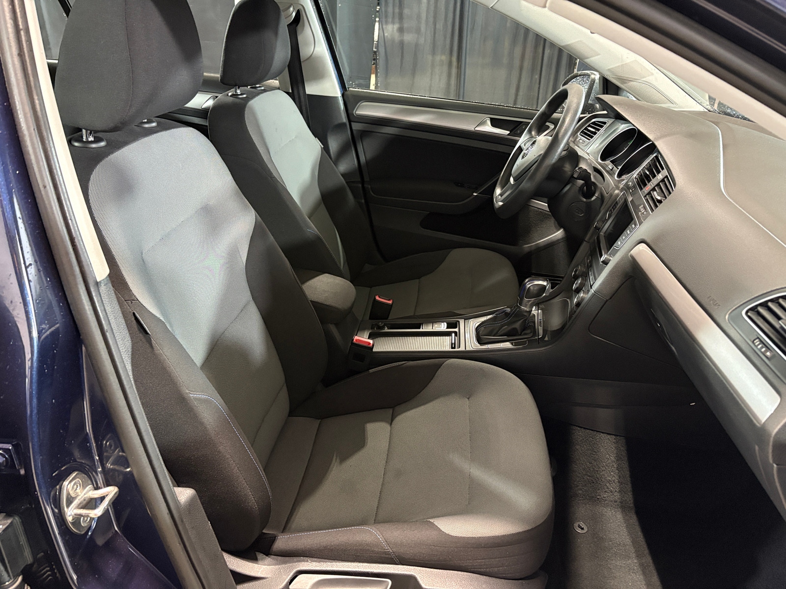 Thumbnail: 2016 Volkswagen e-Golf - 2