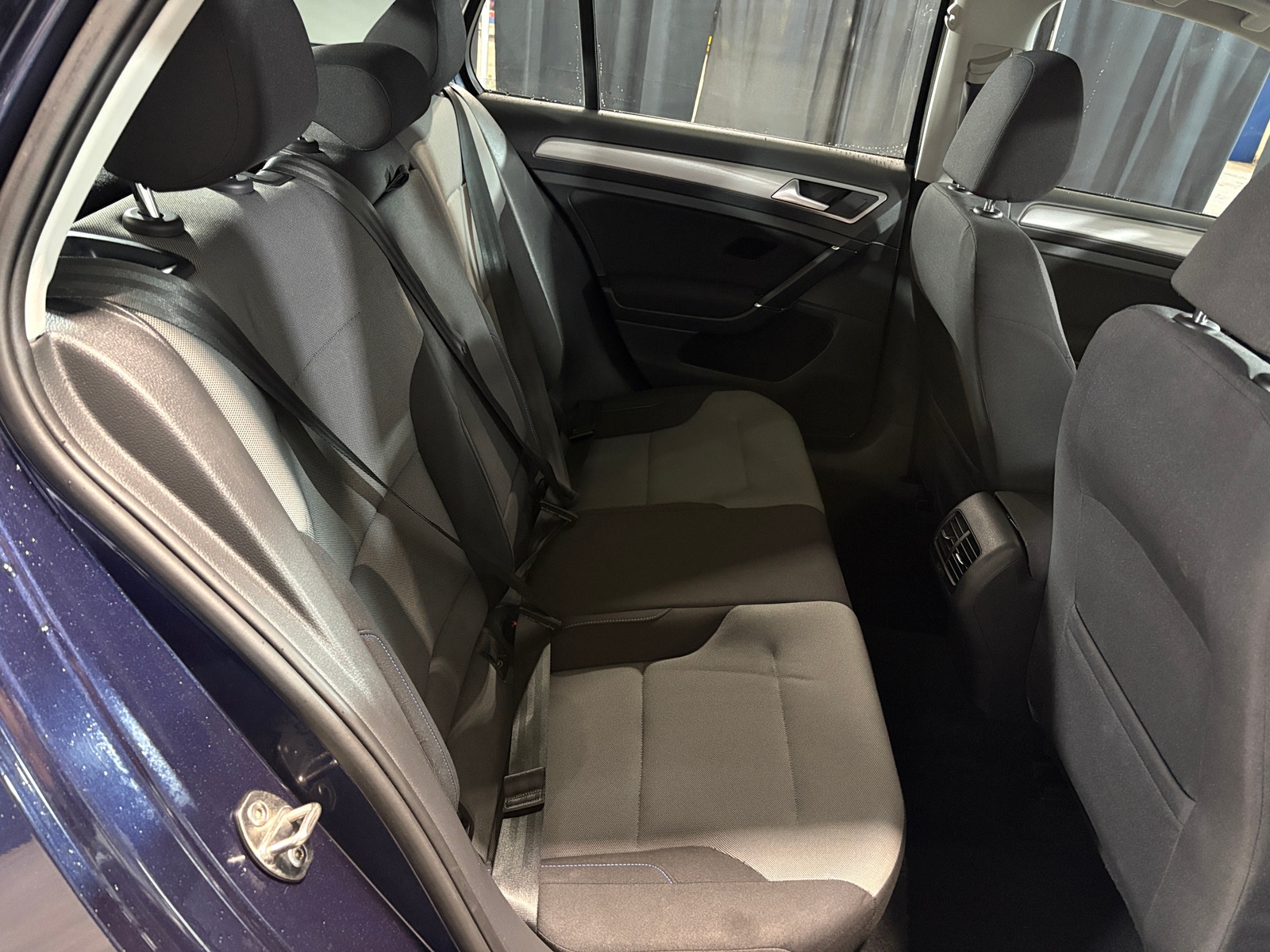 Thumbnail: 2016 Volkswagen e-Golf - 5