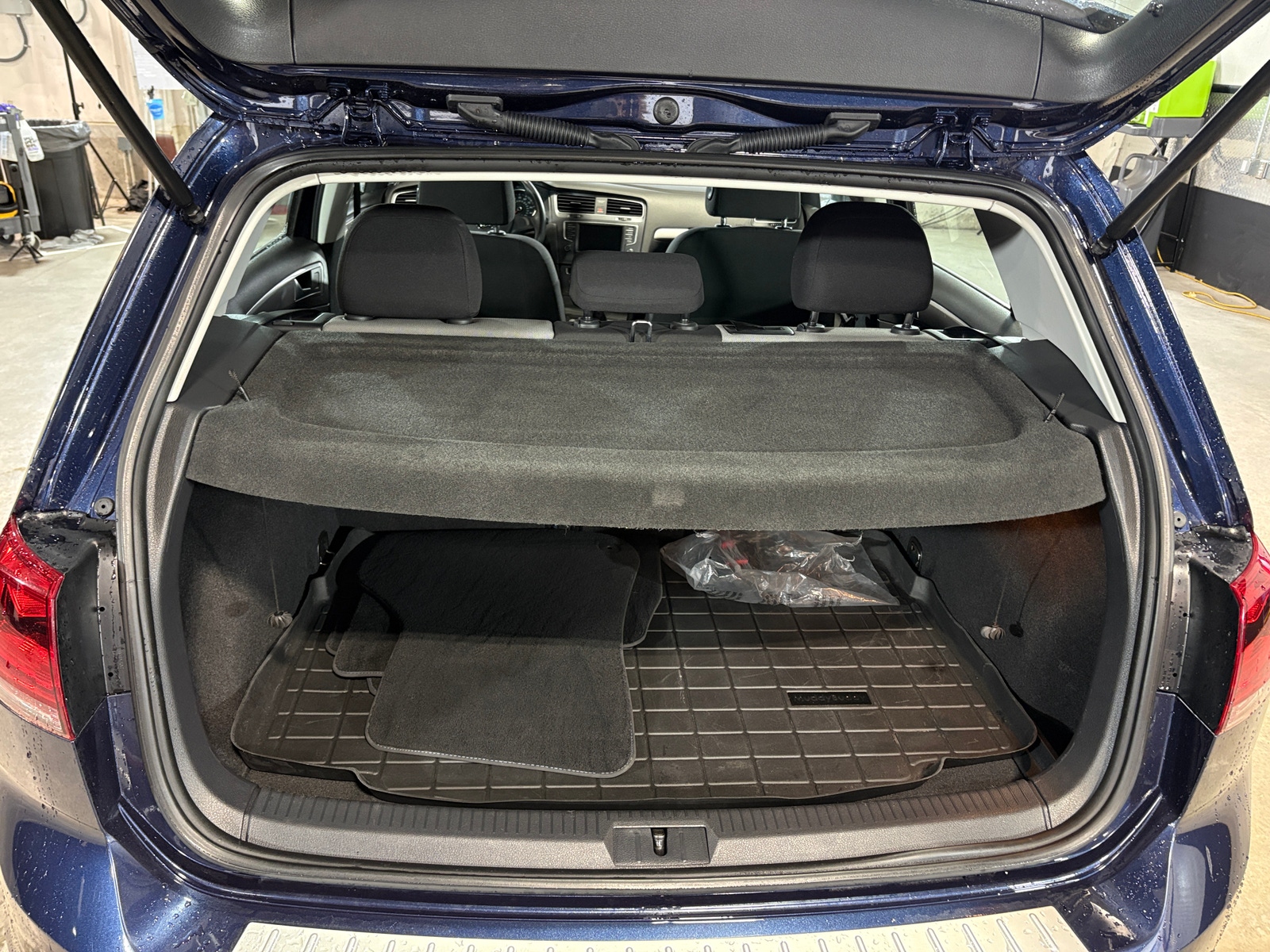 Thumbnail: 2016 Volkswagen e-Golf - 6