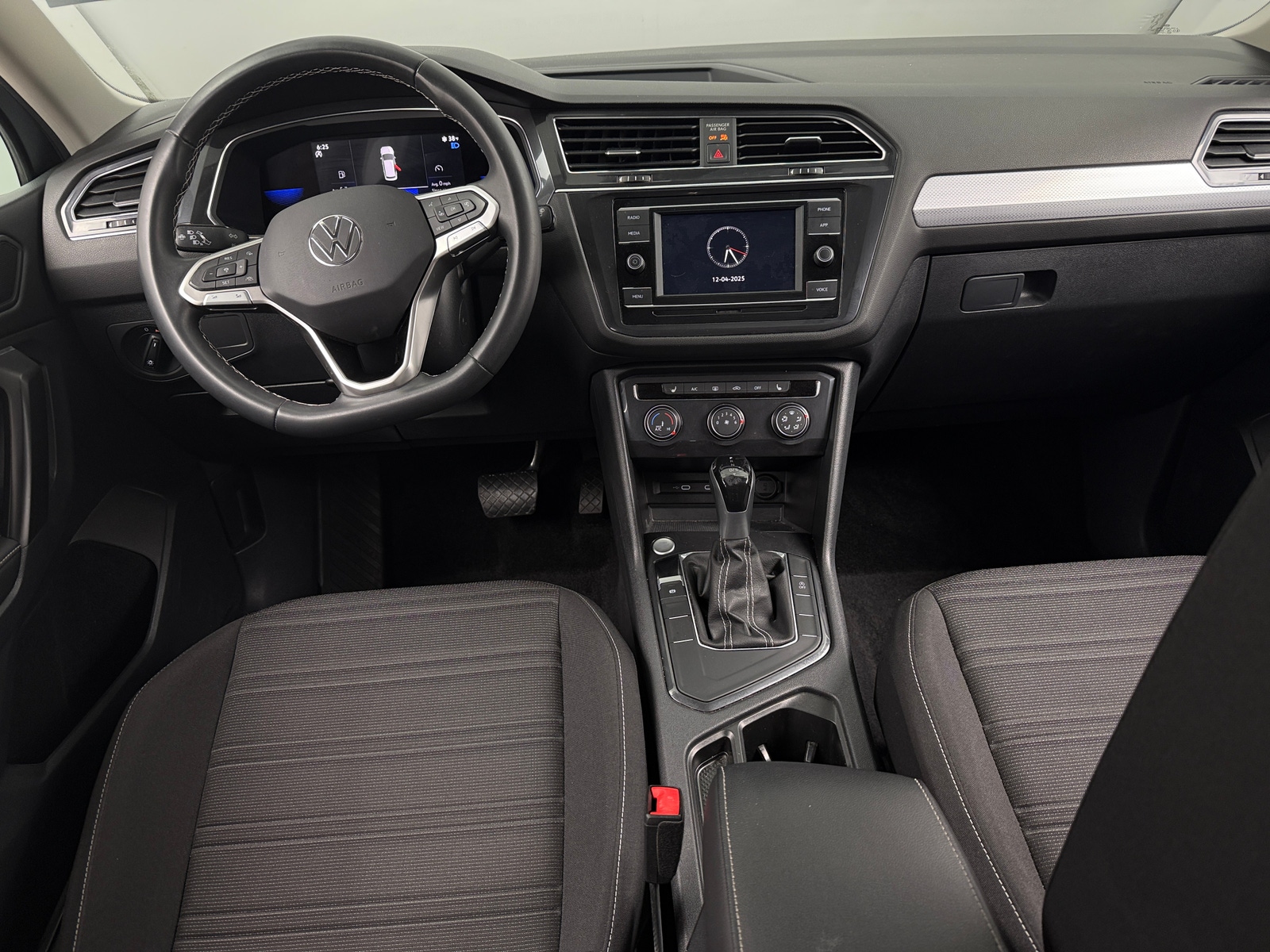 Thumbnail: 2022 Volkswagen Tiguan - 3