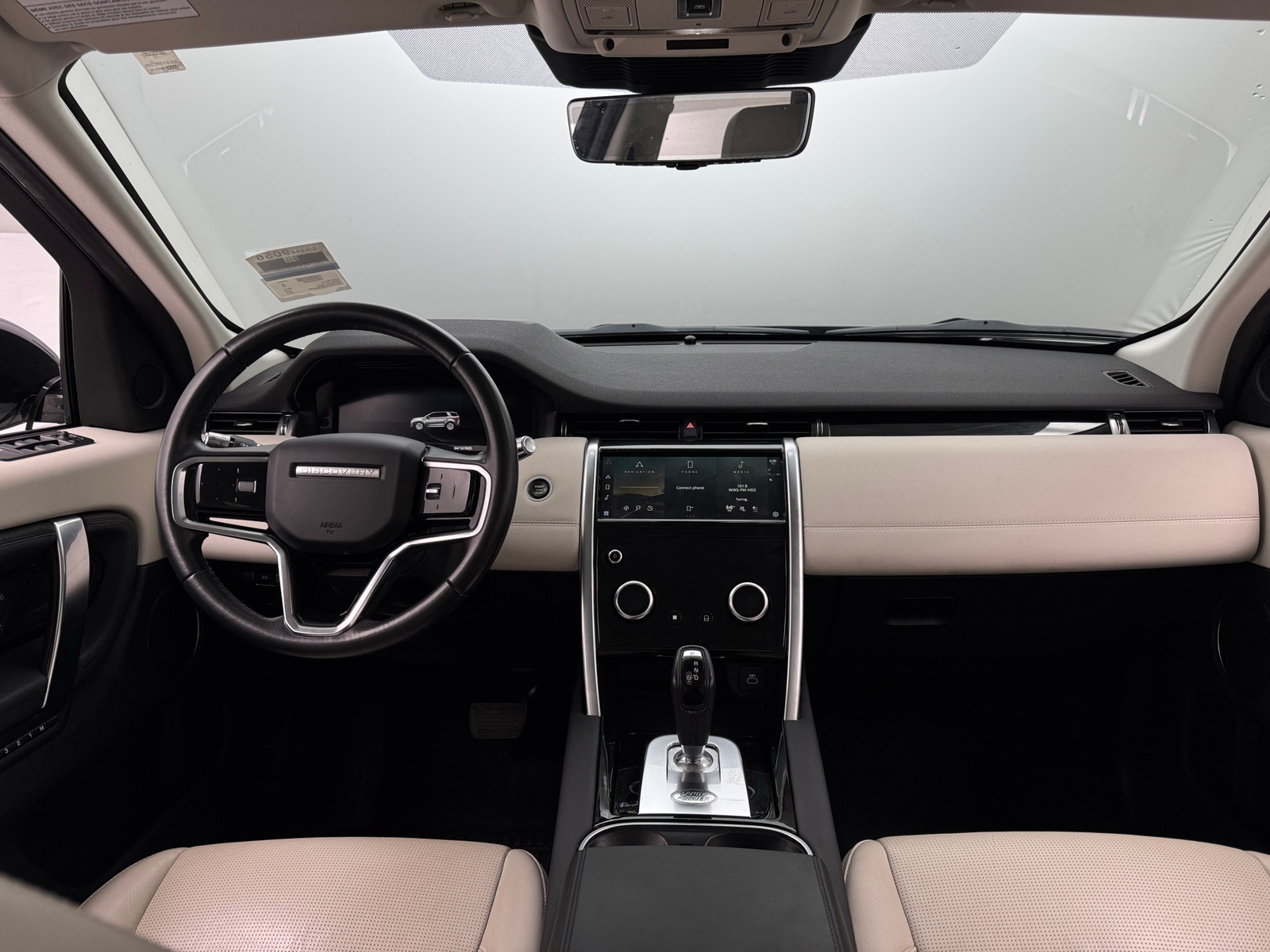 Thumbnail: 2021 Land Rover Discovery Sport - 2