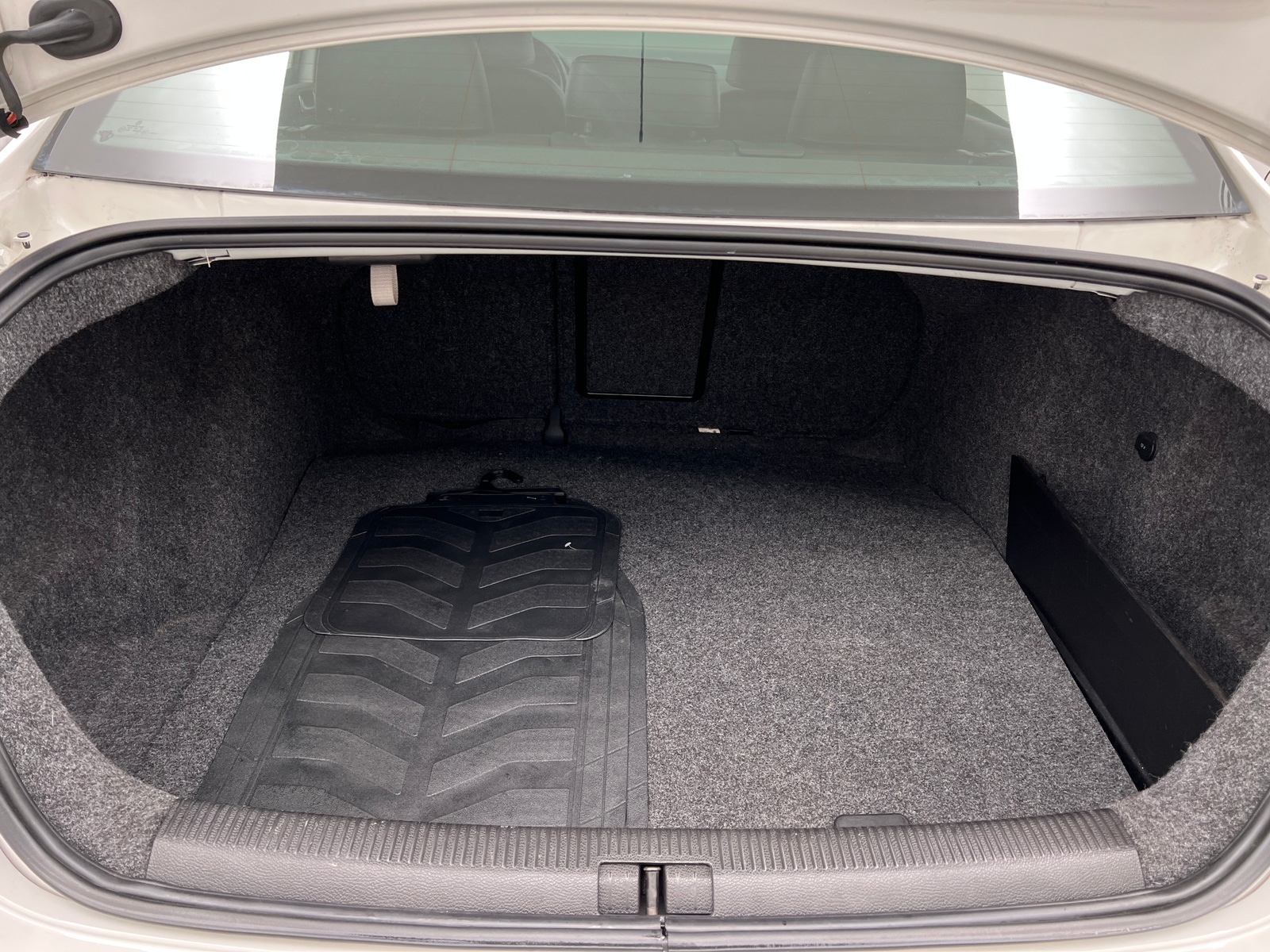 Thumbnail: 2010 Volkswagen Jetta - 6