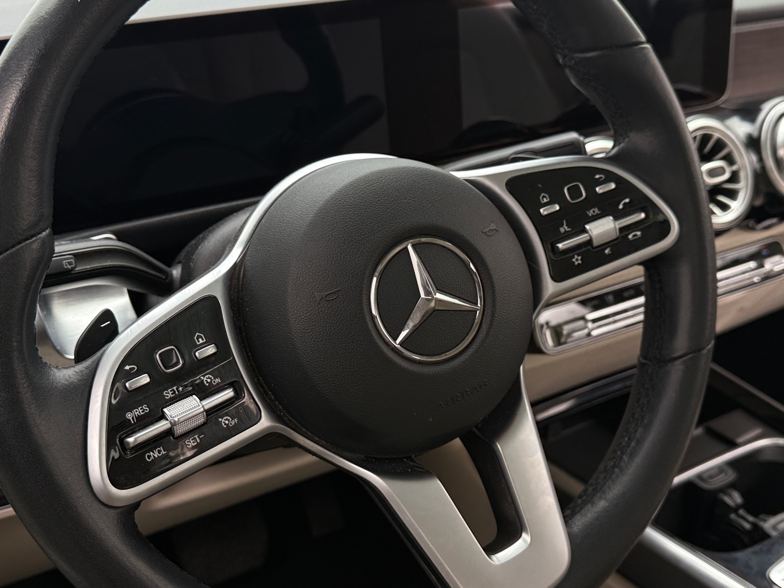 Thumbnail: 2020 Mercedes-Benz GLB - 4