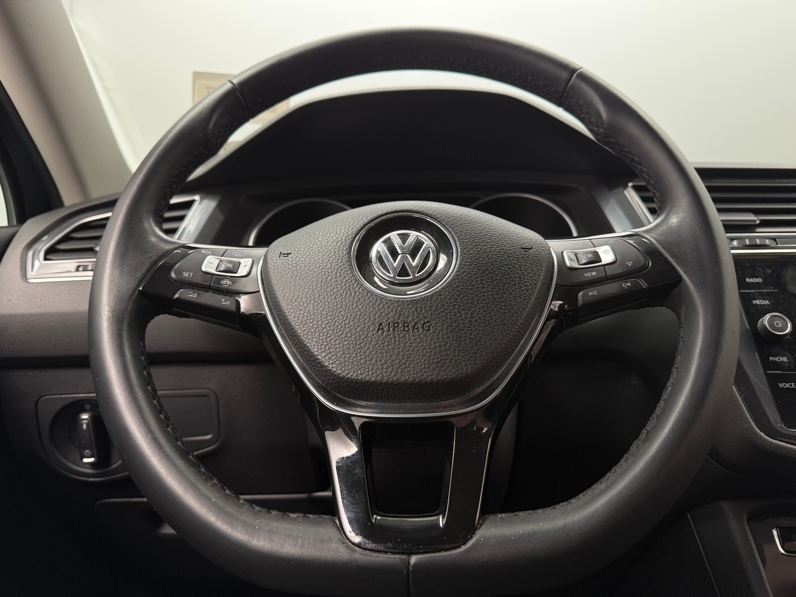 Thumbnail: 2019 Volkswagen Tiguan - 4