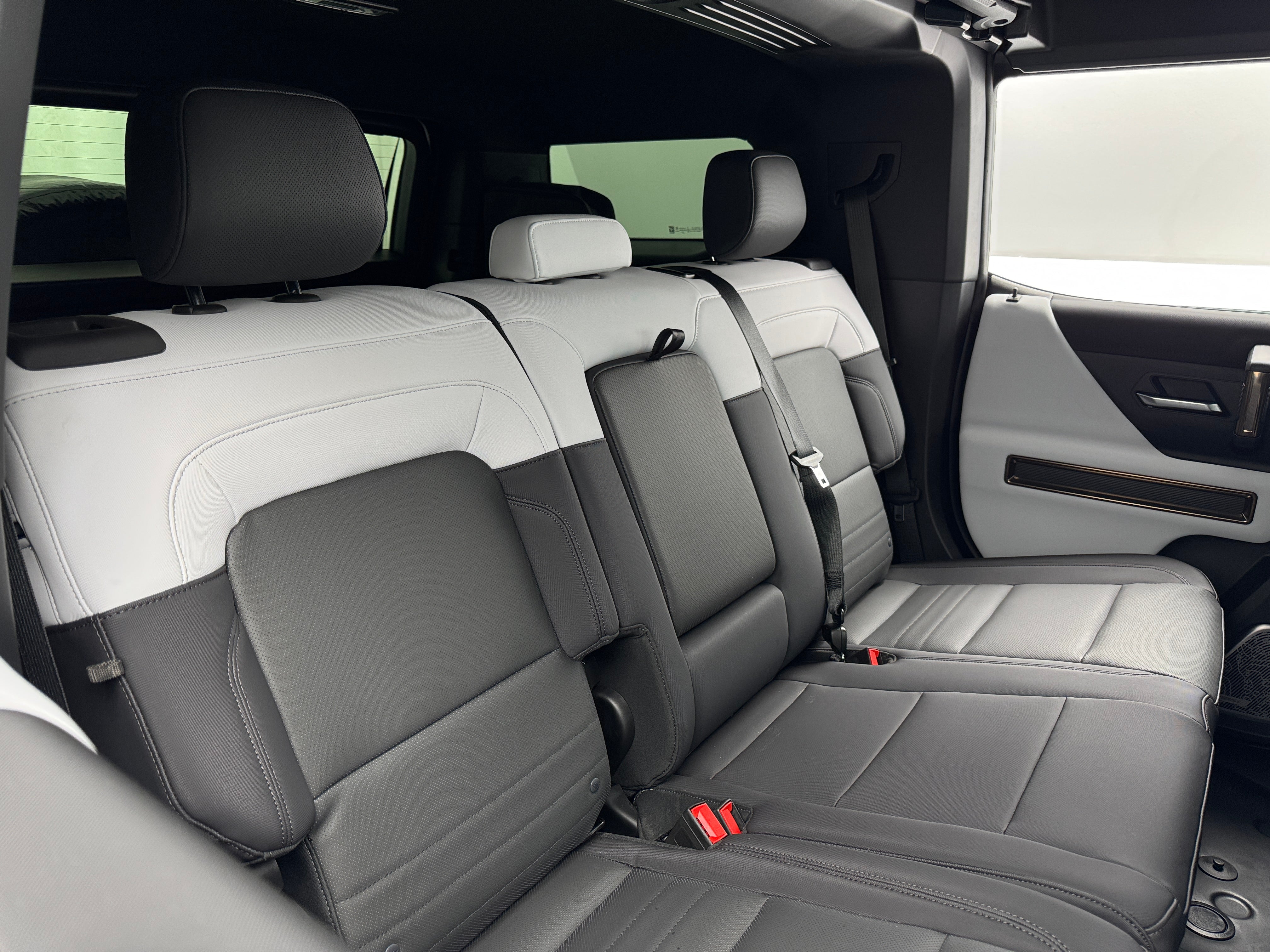 Used 2025 GMC HUMMER EV 2X with VIN 1GKT0NDE6SU111166 for sale in Oak Creek, WI