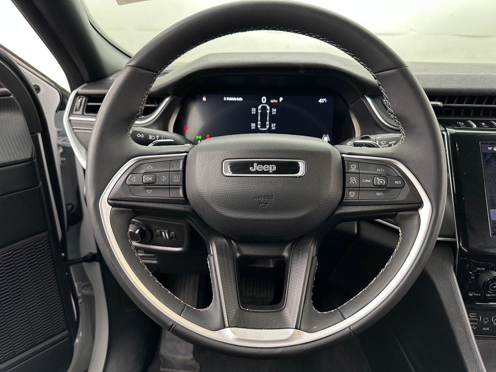 Thumbnail: 2024 Jeep Grand Cherokee L - 4