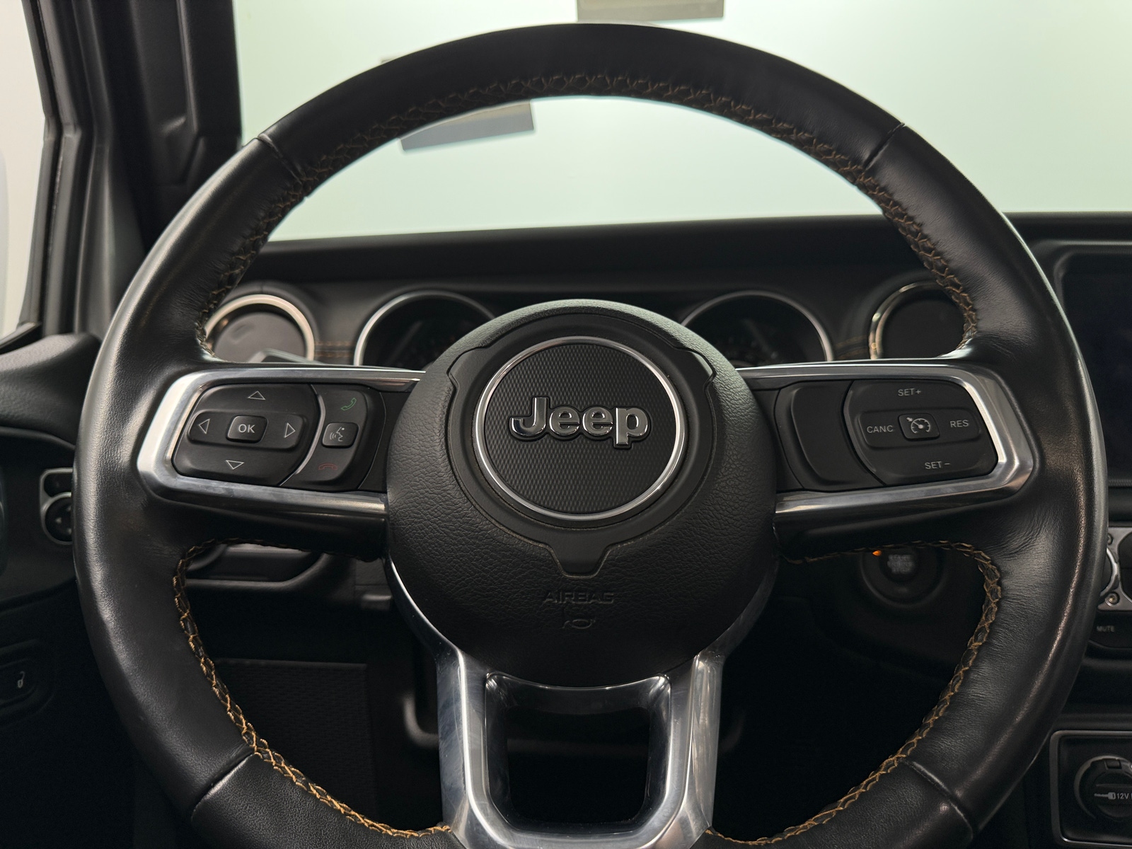 Thumbnail: 2021 Jeep Gladiator - 4